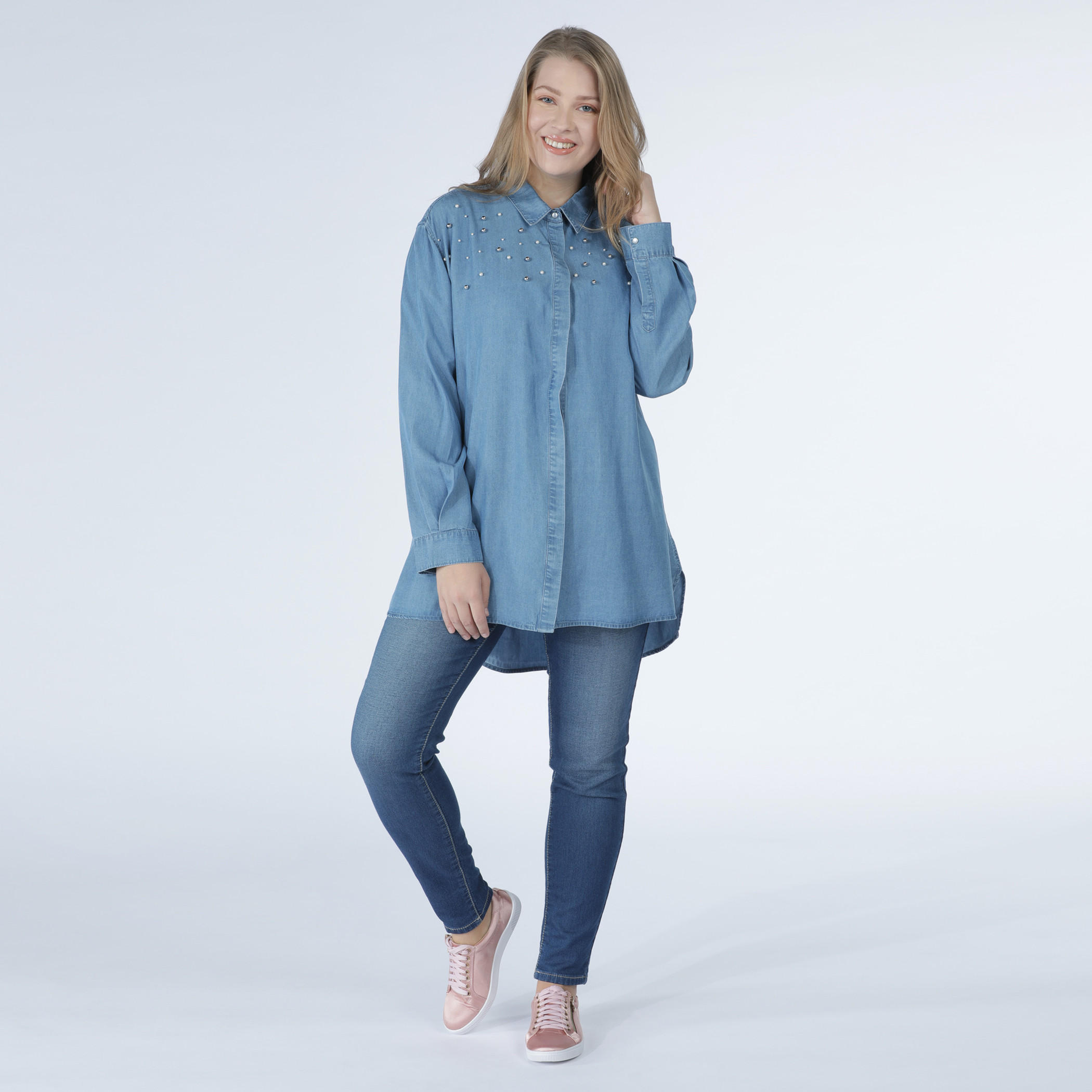 قميص من الدنيم مزخرف بأكمام طويلة وأزرار-women-clothing-shirtsandblouses-blouses-image-1