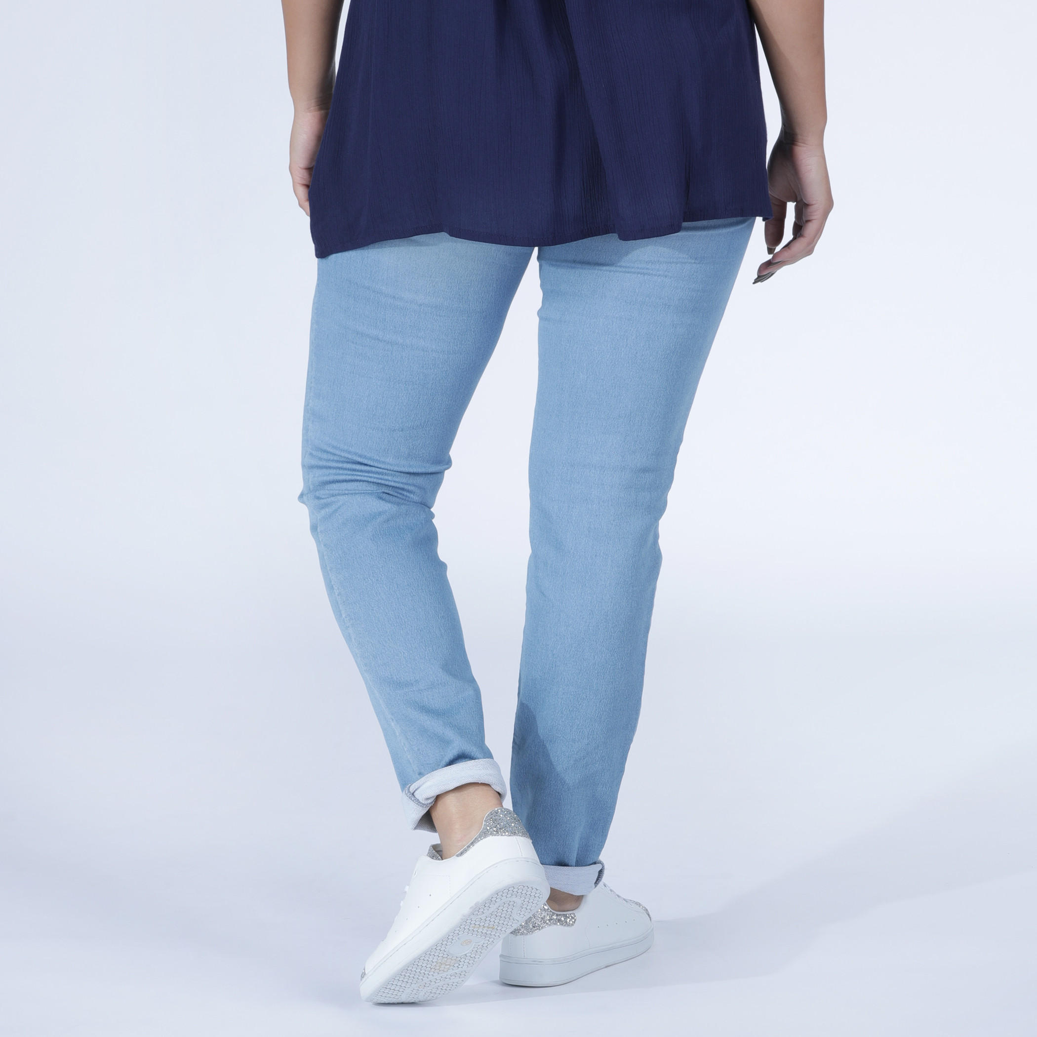 بنطال جينز طويل بجيوب-women-clothing-bottoms-jeans-image-2