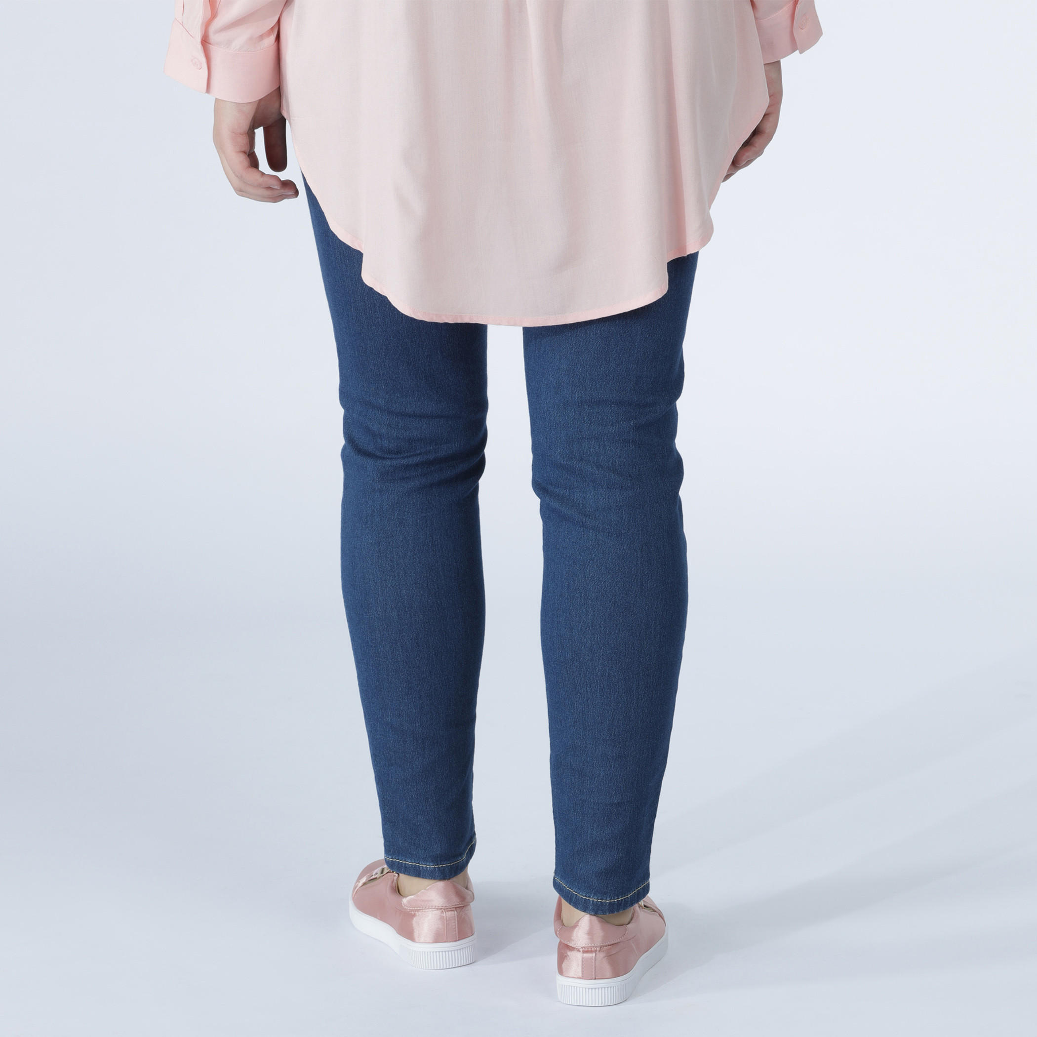 بنطال جينز طويل بجيوب-women-clothing-bottoms-jeans-image-2