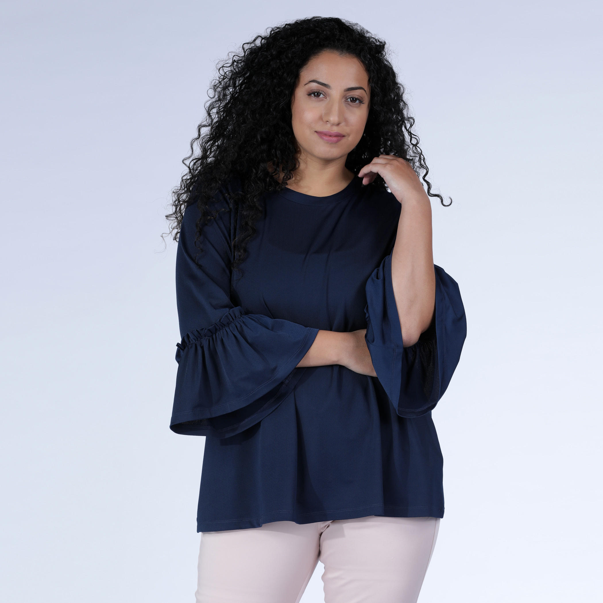 بلوزة بياقة مستديرة وأكمام بطول 3/4 وتفاصيل كشكش-women-clothing-shirtsandblouses-blouses-image-1