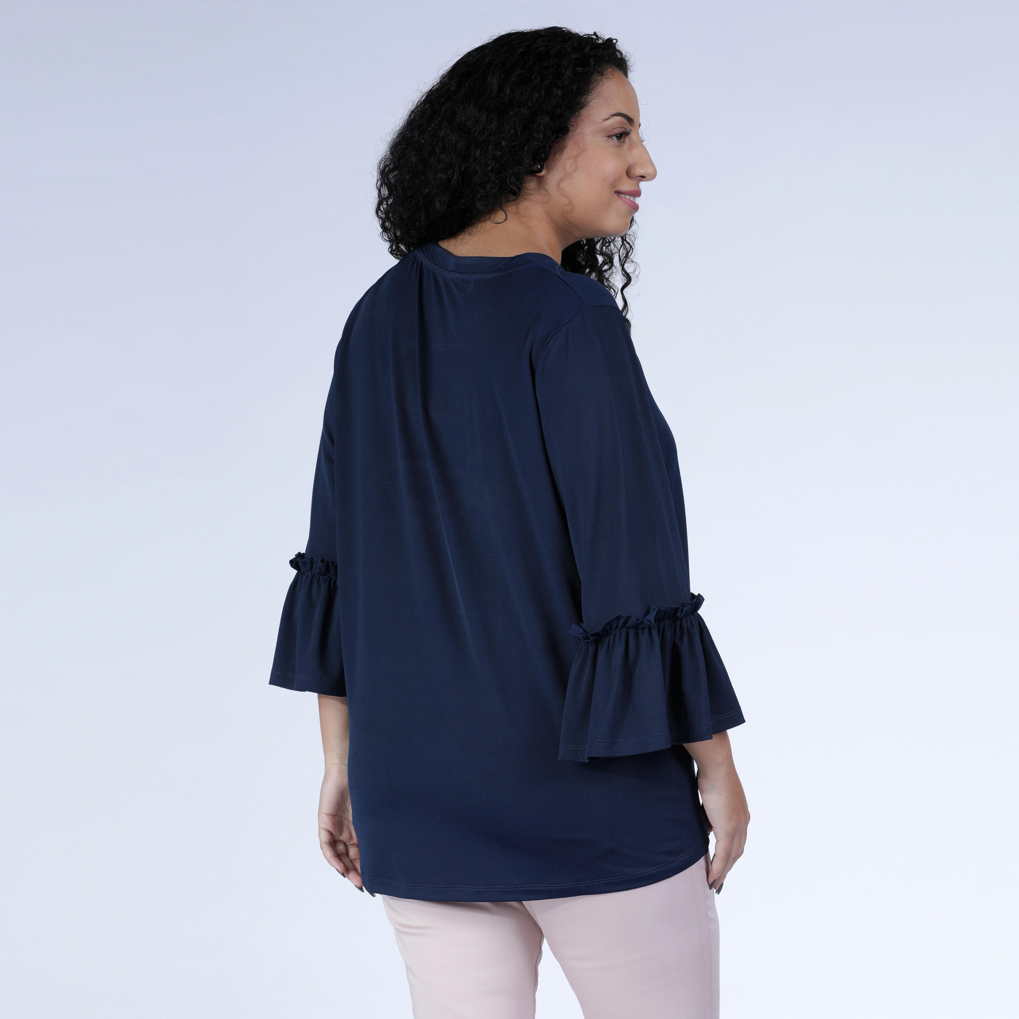 بلوزة بياقة مستديرة وأكمام بطول 3/4 وتفاصيل كشكش-women-clothing-shirtsandblouses-blouses-image-2