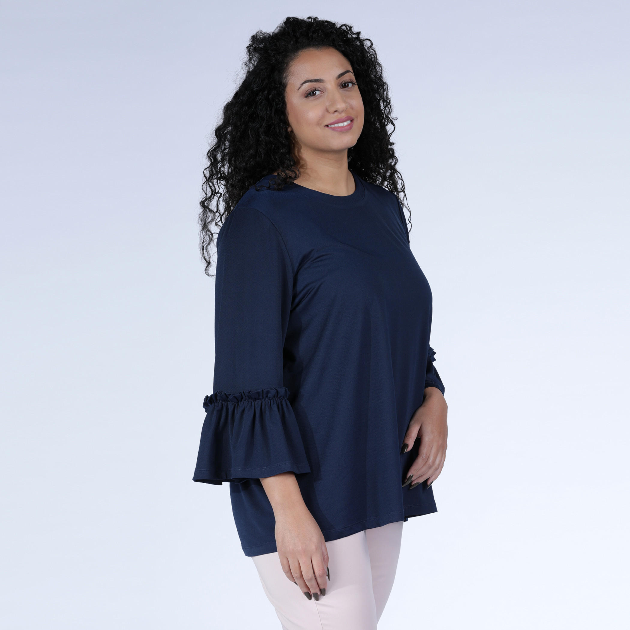 بلوزة بياقة مستديرة وأكمام بطول 3/4 وتفاصيل كشكش-women-clothing-shirtsandblouses-blouses-image-3