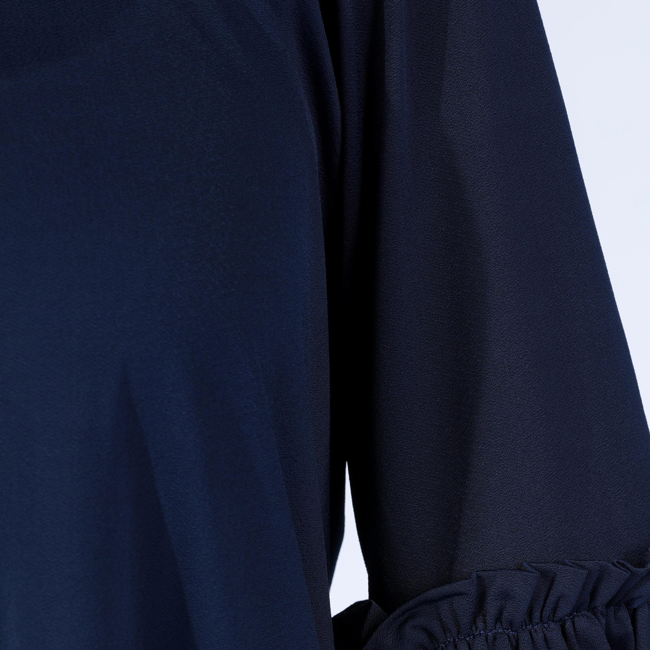 بلوزة بياقة مستديرة وأكمام بطول 3/4 وتفاصيل كشكش-women-clothing-shirtsandblouses-blouses-image-4