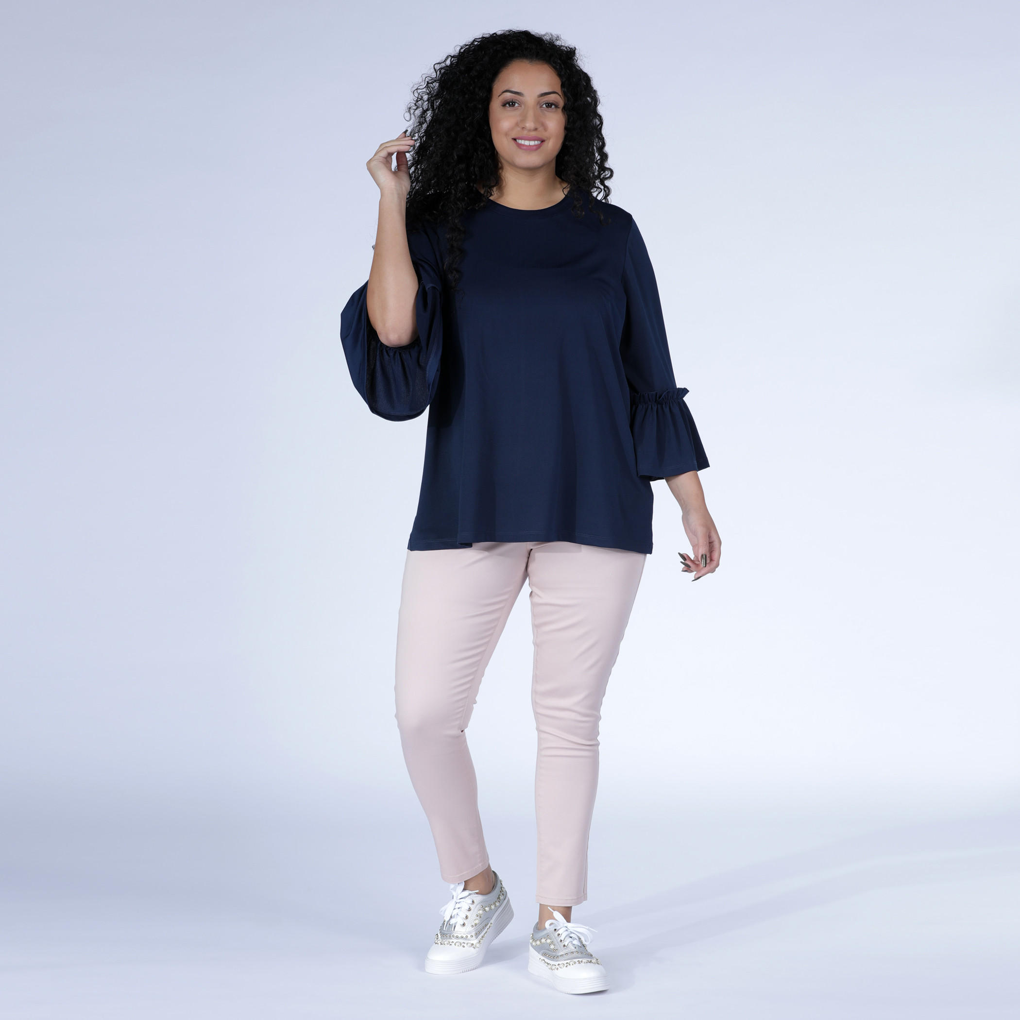 بلوزة بياقة مستديرة وأكمام بطول 3/4 وتفاصيل كشكش-women-clothing-shirtsandblouses-blouses-image-5