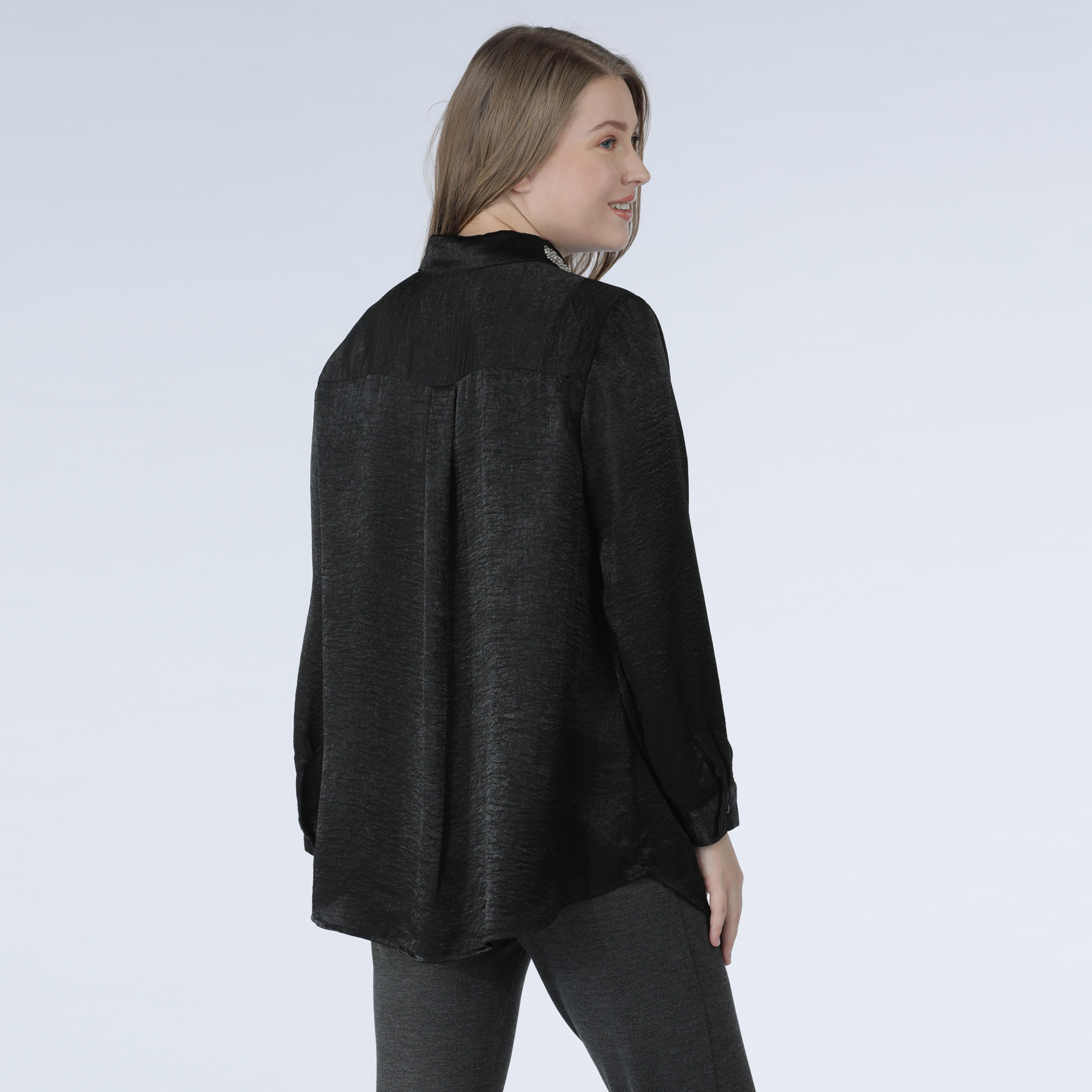 قميص مزخرف بأكمام طويلة وأزرار-women-clothing-shirtsandblouses-blouses-image-2
