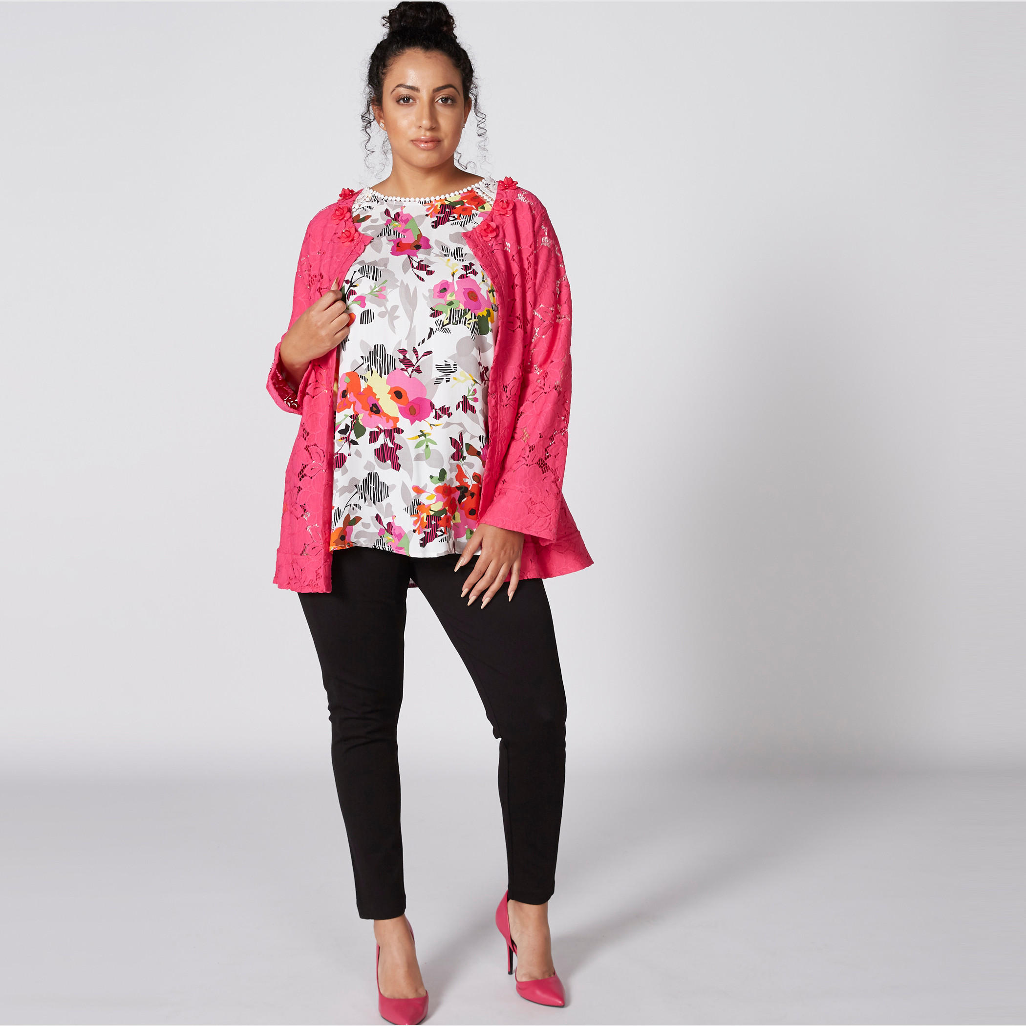 بلوزة بياقة مستديرة وأكمام مغايرة وتفاصيل دانتيل وطبعات-women-clothing-shirtsandblouses-blouses-image-5
