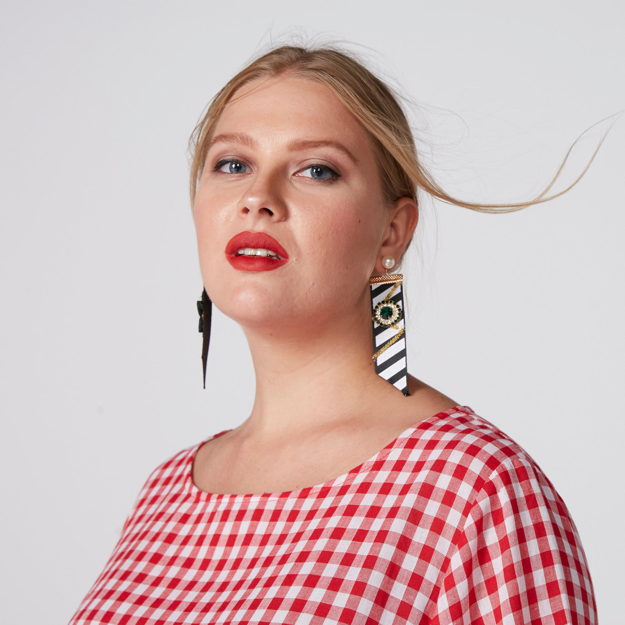 بلوزة طويلة كاروهات بياقة قارب-women-clothing-shirtsandblouses-blouses-image-1