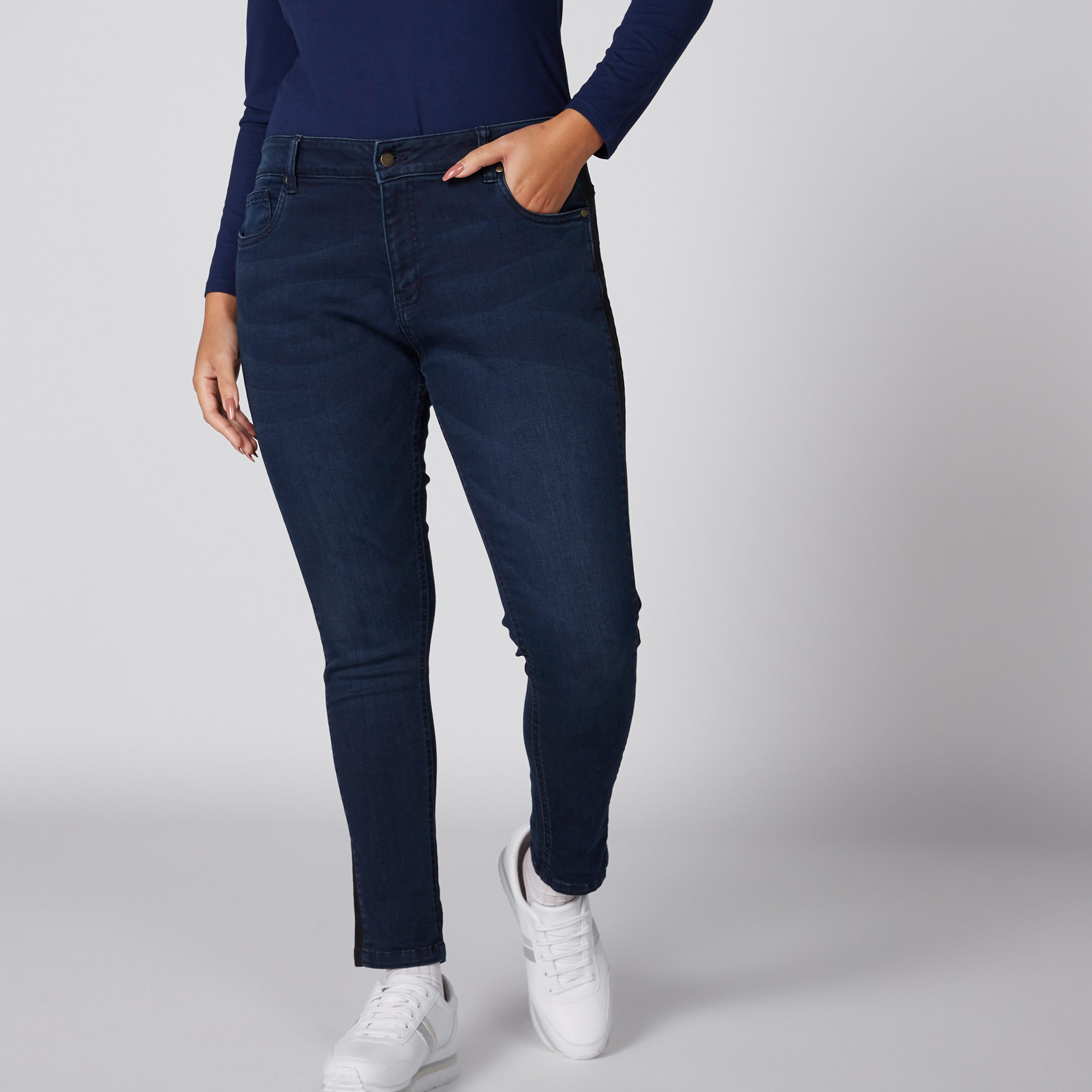 بنطال جينز طويل بزر إغلاق وجيوب-women-clothing-bottoms-jeans-image-3