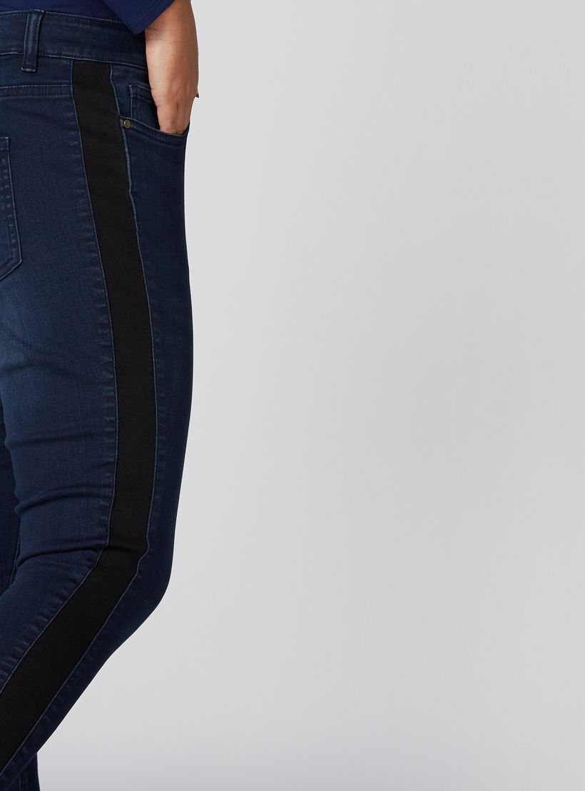 بنطال جينز طويل بزر إغلاق وجيوب-women-clothing-bottoms-jeans-image-4