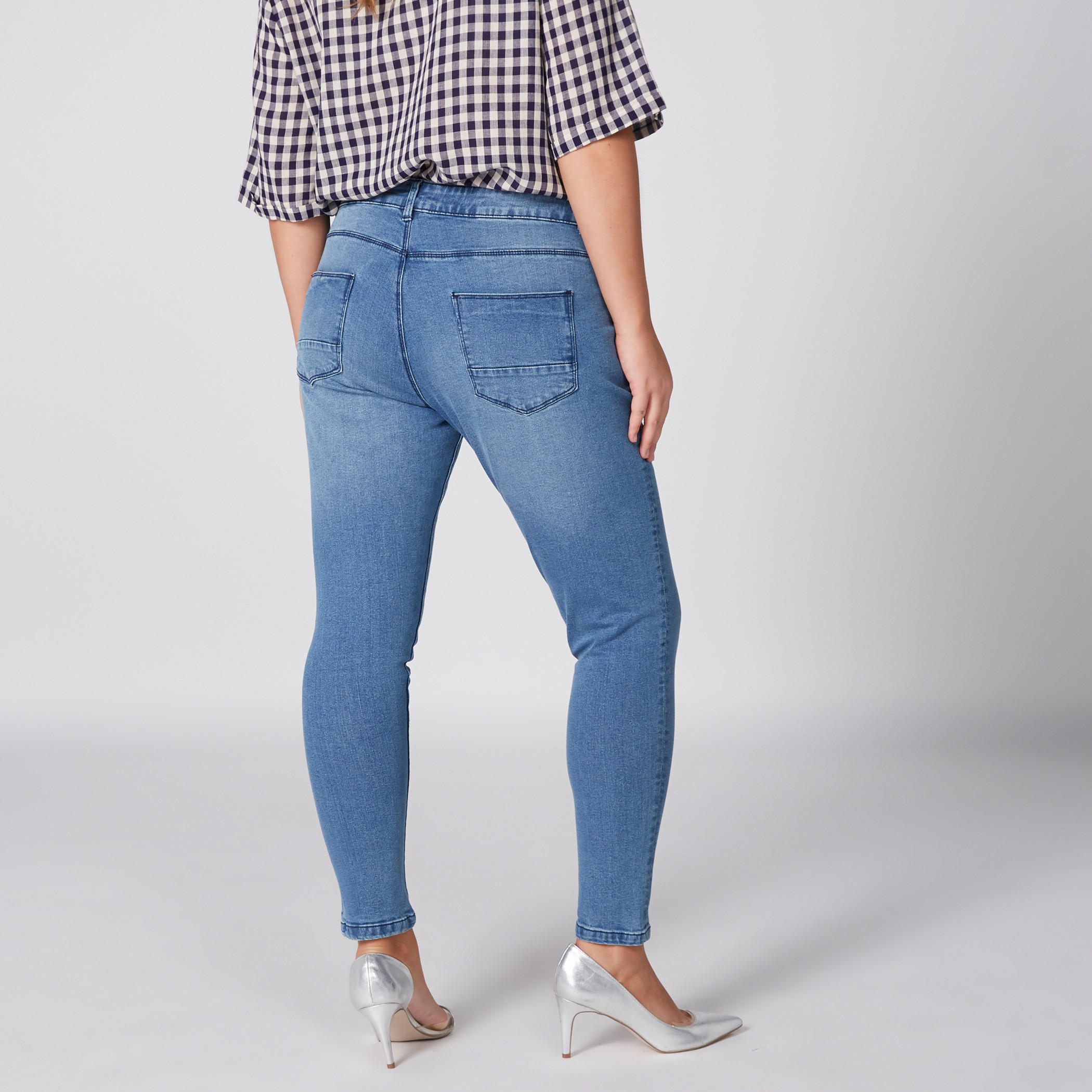 بنطال جينز طويل بزر وجيوب-women-clothing-bottoms-jeans-image-5