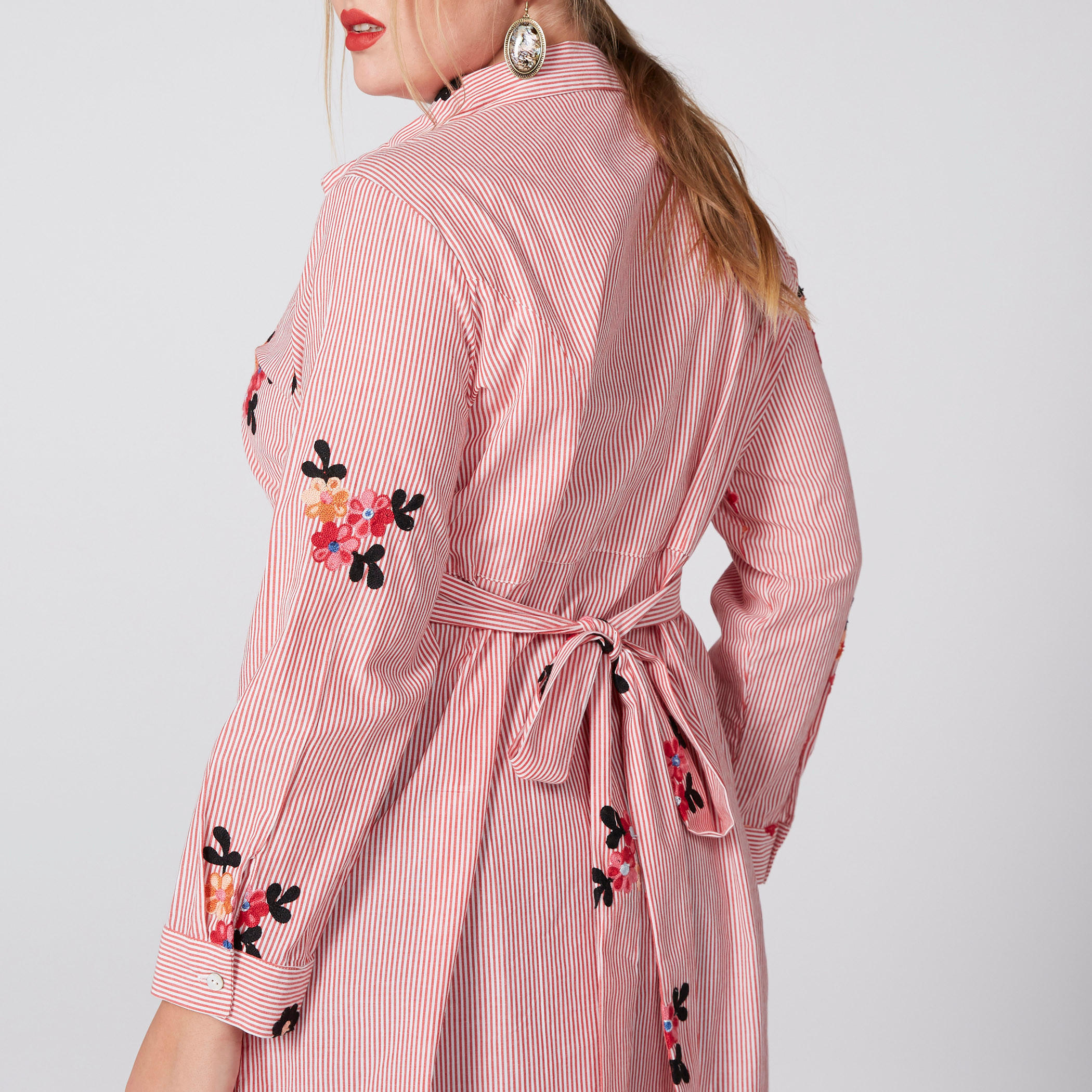 تونيك قميص مطرز بأكمام طويلة ورباط حزام-women-clothing-shirtsandblouses-blouses-image-1