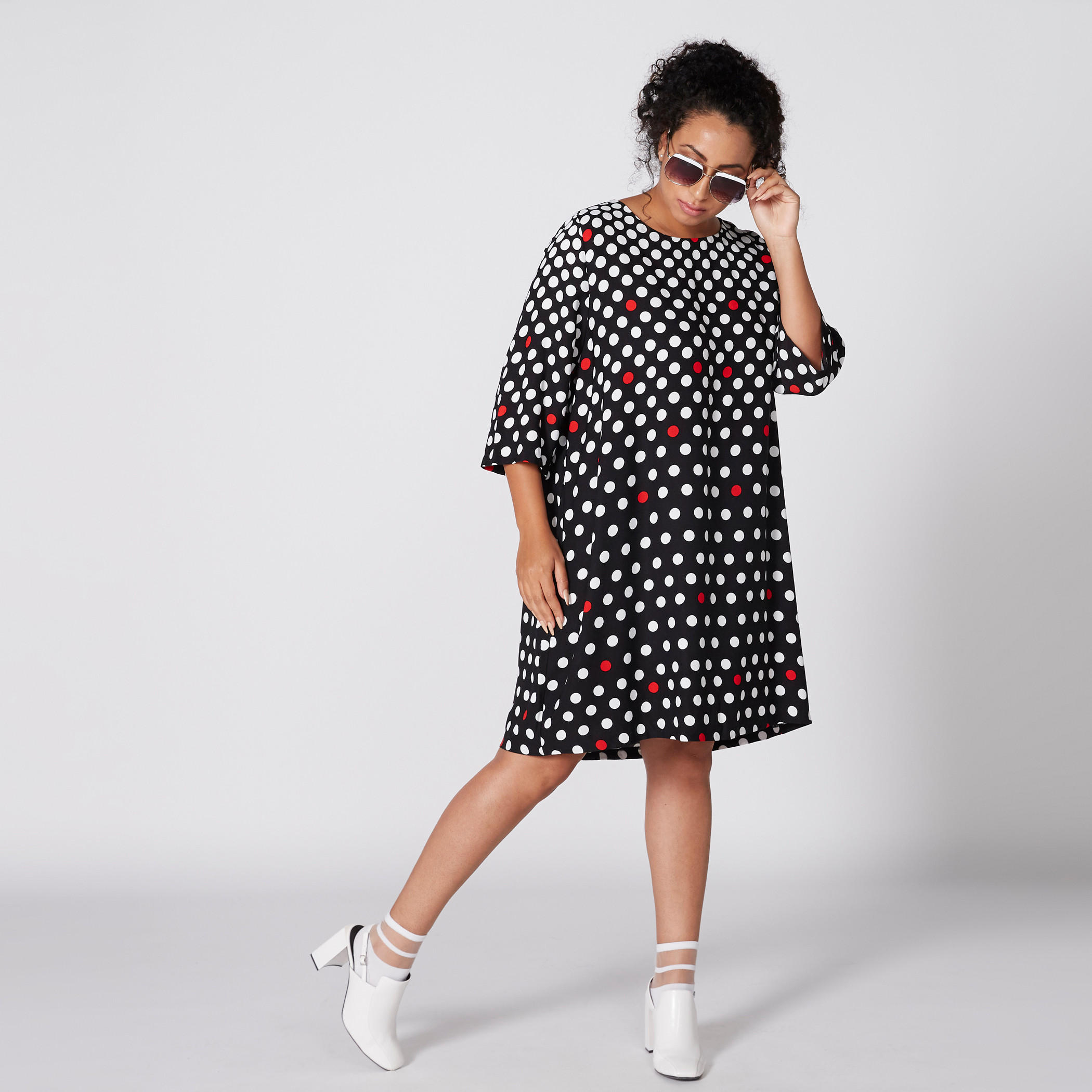 فستان متوسط الطول بأكمام 3/4 وياقة مستديرة وطبعات-women-clothing-dresses-image-1