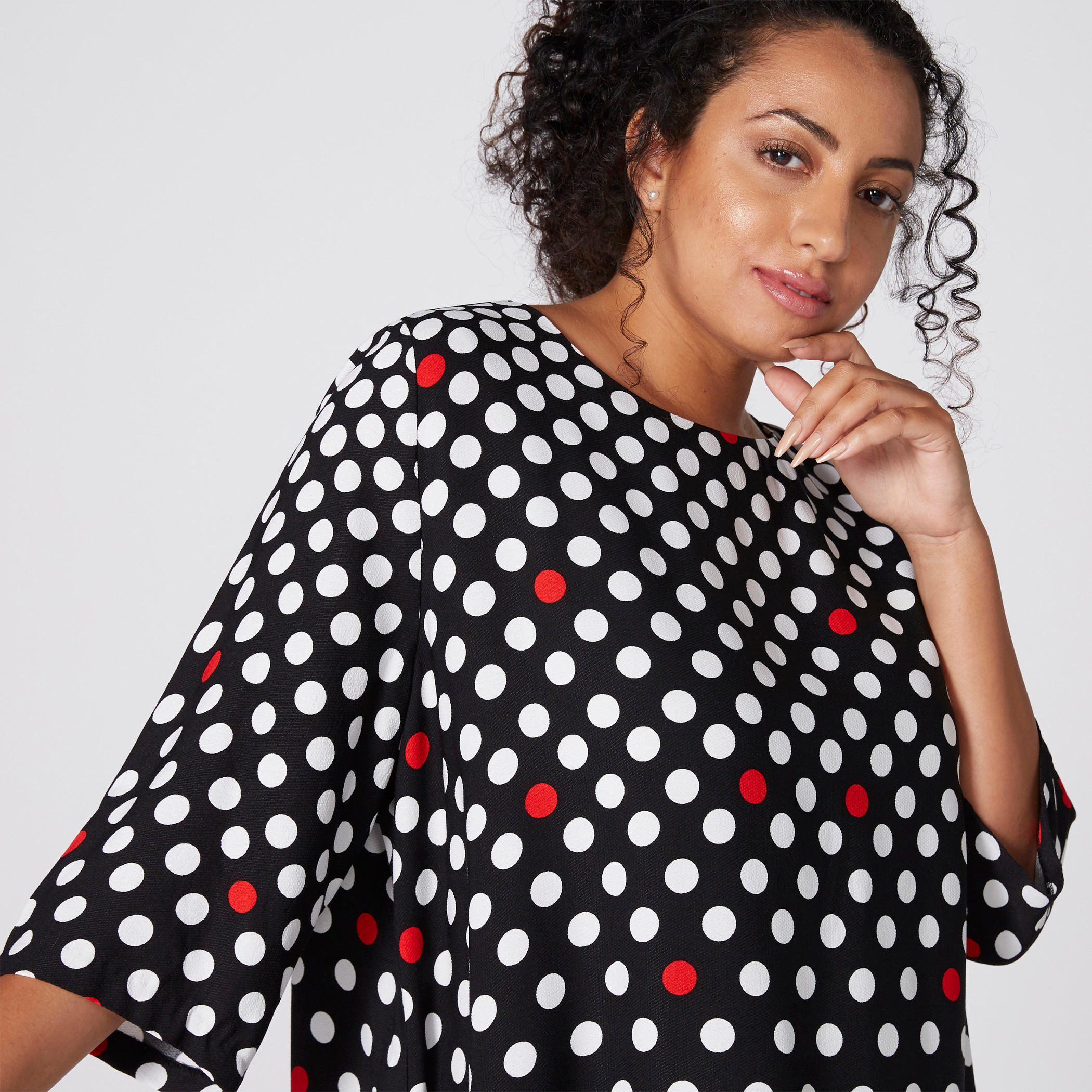 فستان متوسط الطول بأكمام 3/4 وياقة مستديرة وطبعات-women-clothing-dresses-image-3