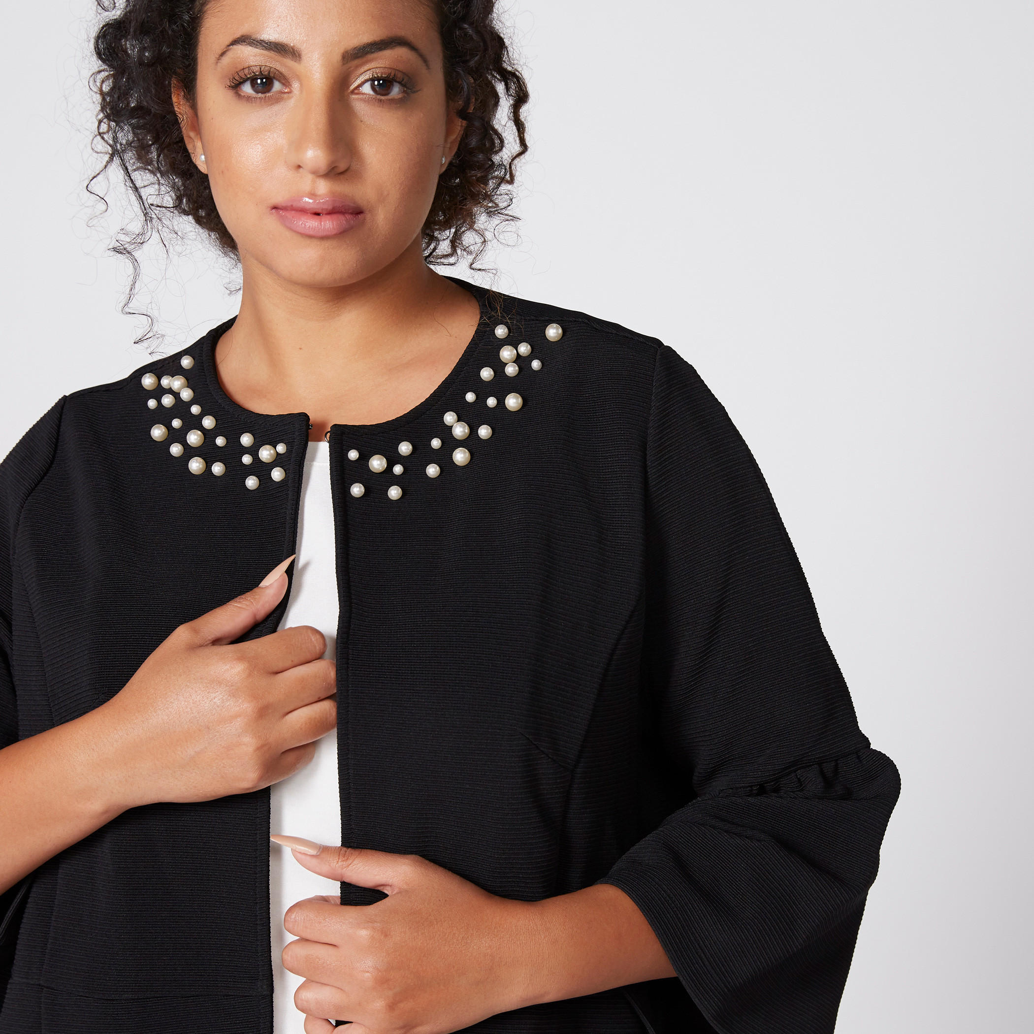 جاكيت طويل بارز الملمس بتفاصيل لؤلؤ-women-winterwear-coatsandjackets-jackets-image-4