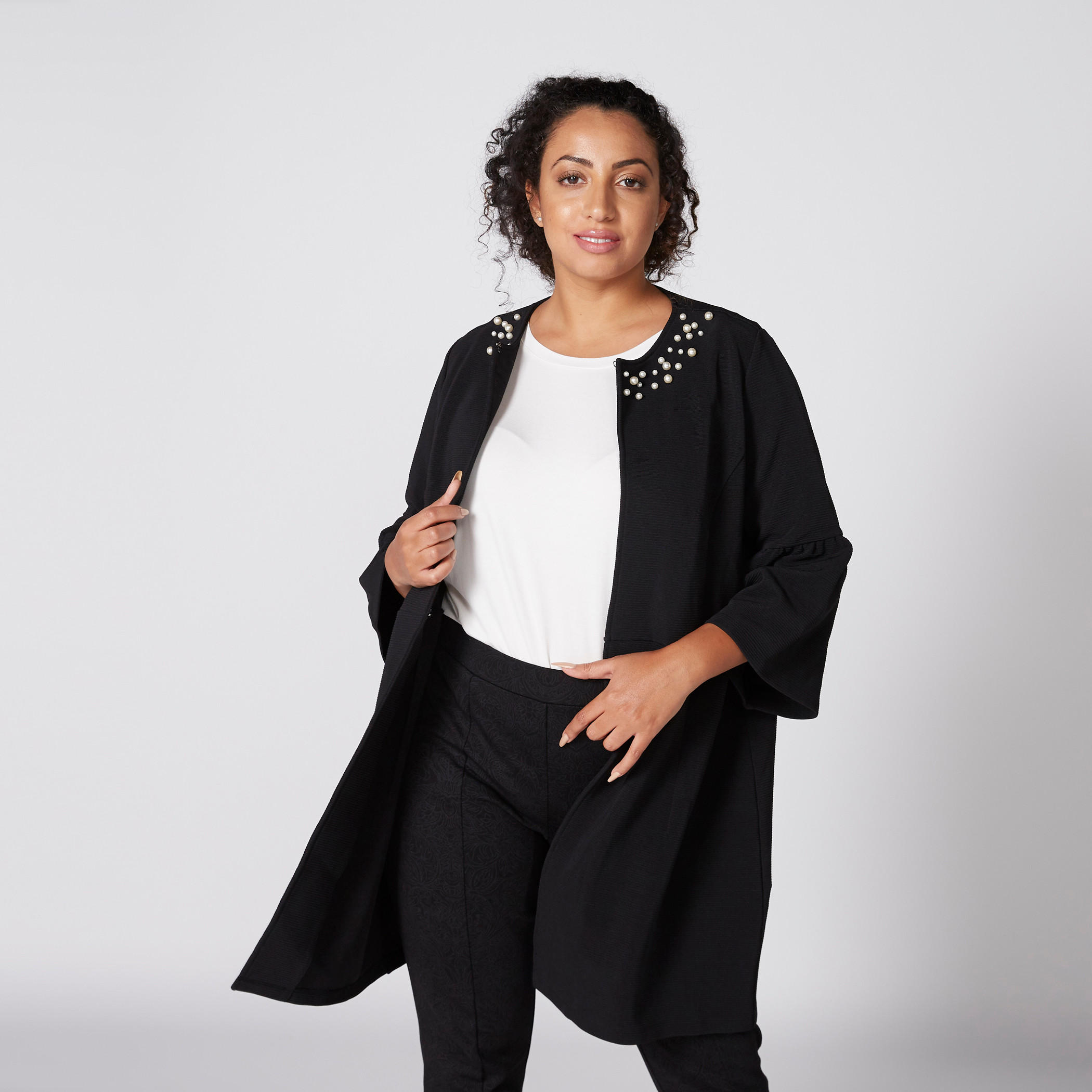 جاكيت طويل بارز الملمس بتفاصيل لؤلؤ-women-winterwear-coatsandjackets-jackets-image-2