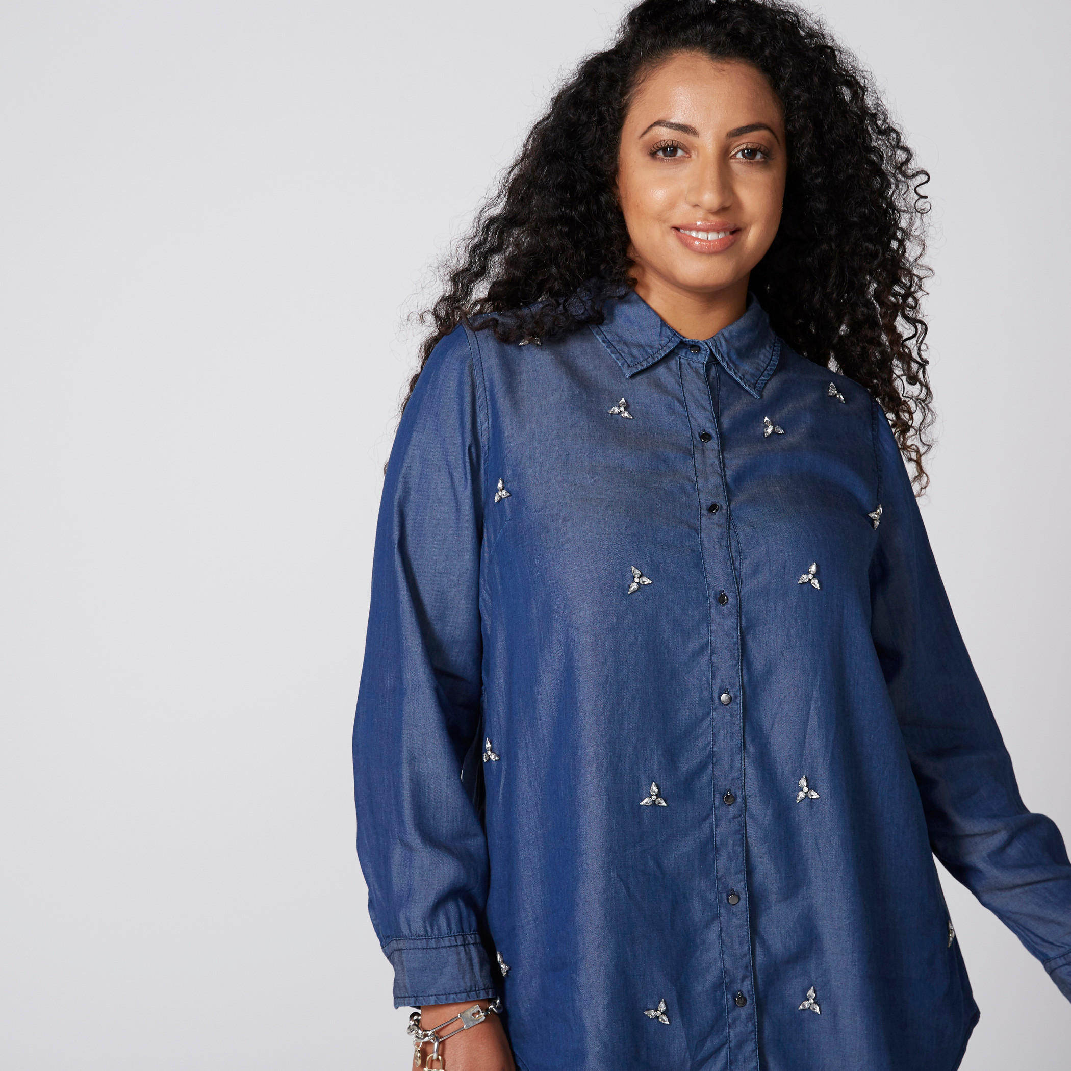 قميص من الدنيم مزخرف بأكمام طويلة وأزرار-women-clothing-shirtsandblouses-blouses-image-3
