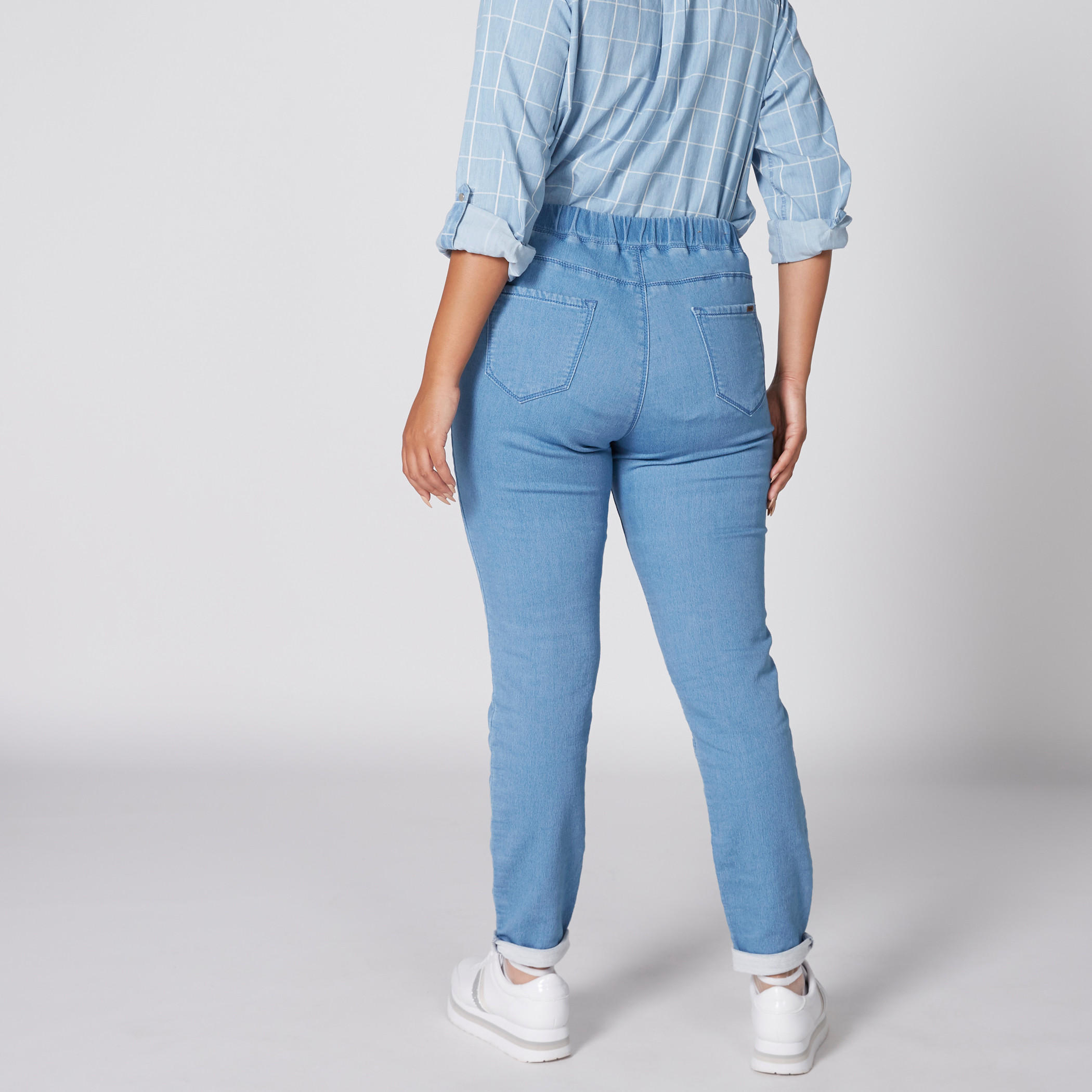 بنطال طويل بقصّة ضيّقة وخصر مطّاطي وجيوب-women-clothing-bottoms-leggings-image-2