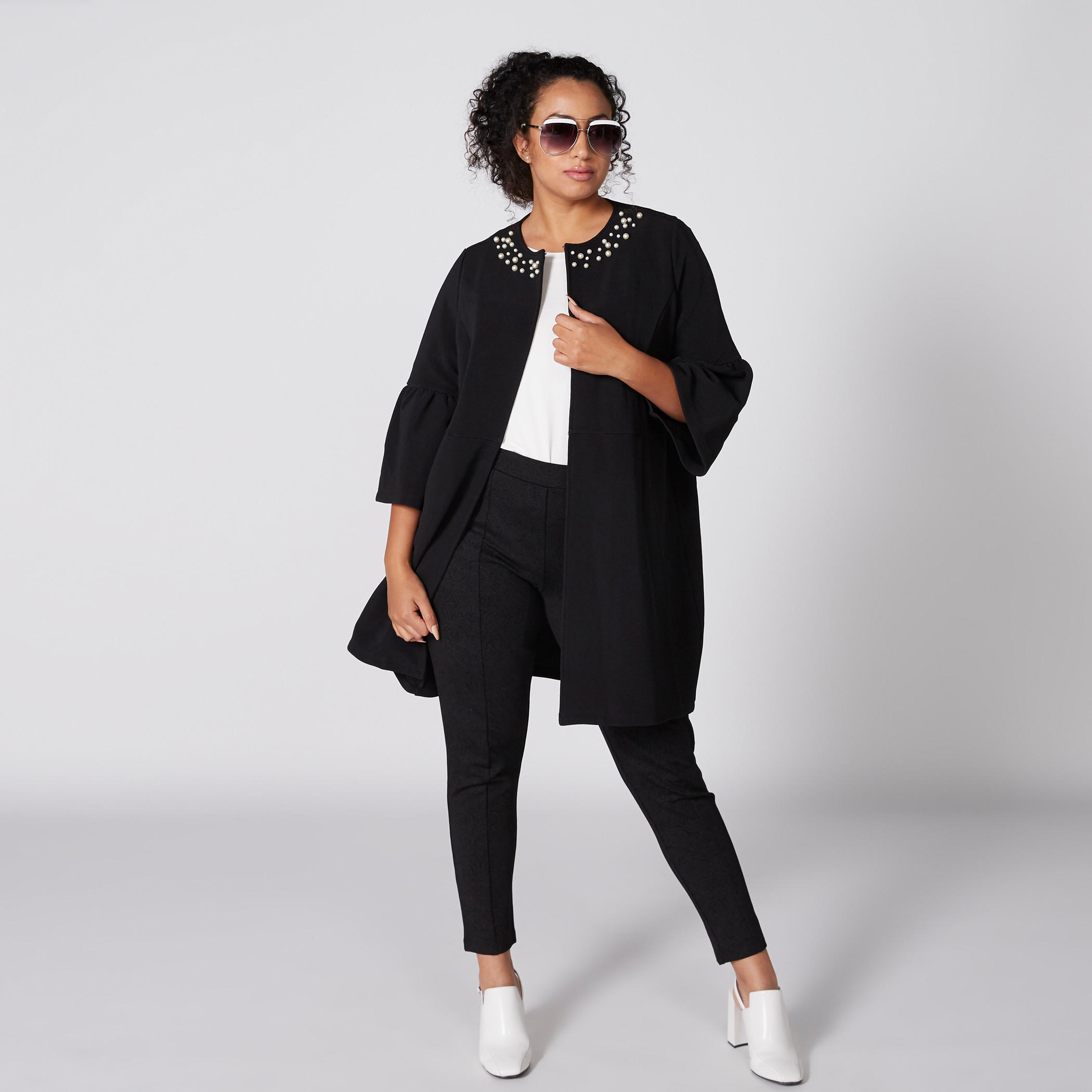 بلوزة بياقة مستديرة وأكمام متصلة مزيّنة باللؤلؤ-women-clothing-tshirts-image-4