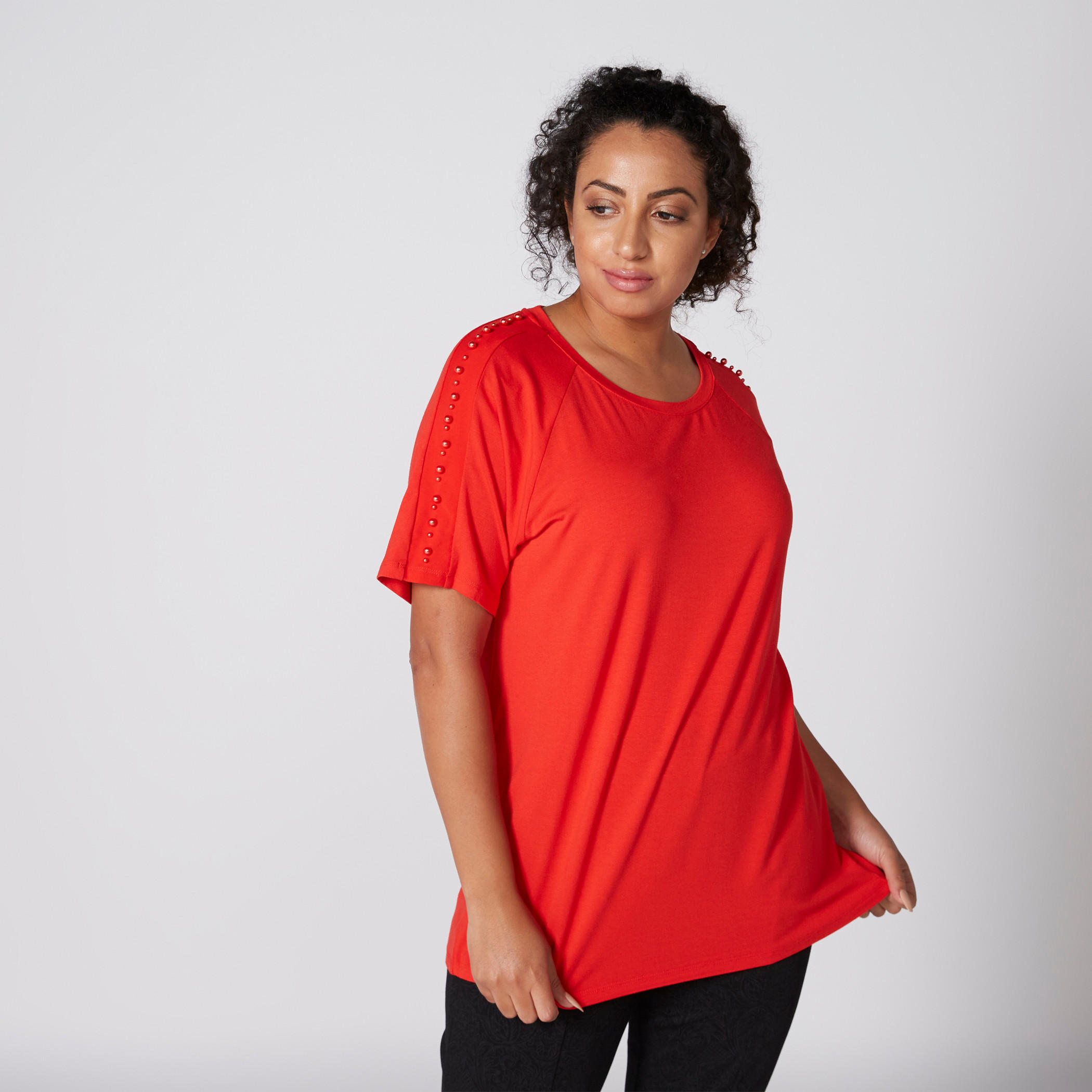 تيشيرت بياقة مستديرة وأكمام قصيرة وتفاصيل لؤلؤ-women-clothing-tshirts-image-1