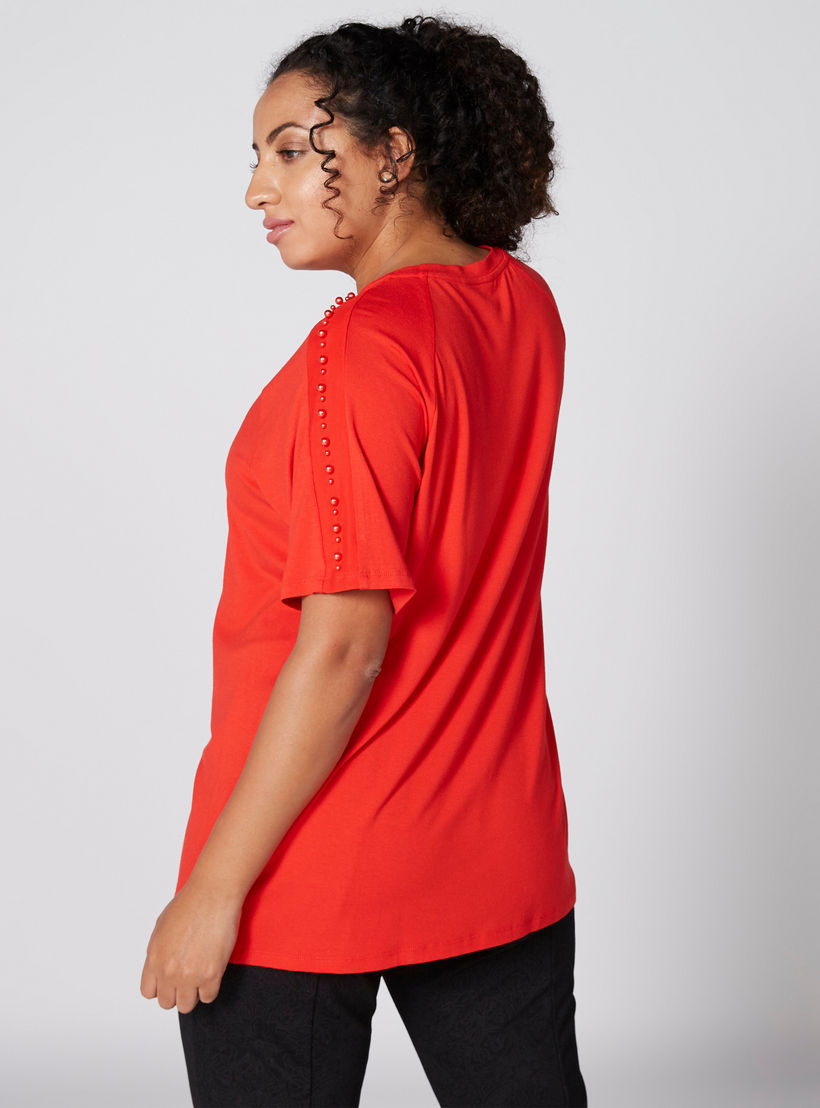 تيشيرت بياقة مستديرة وأكمام قصيرة وتفاصيل لؤلؤ-women-clothing-tshirts-image-2
