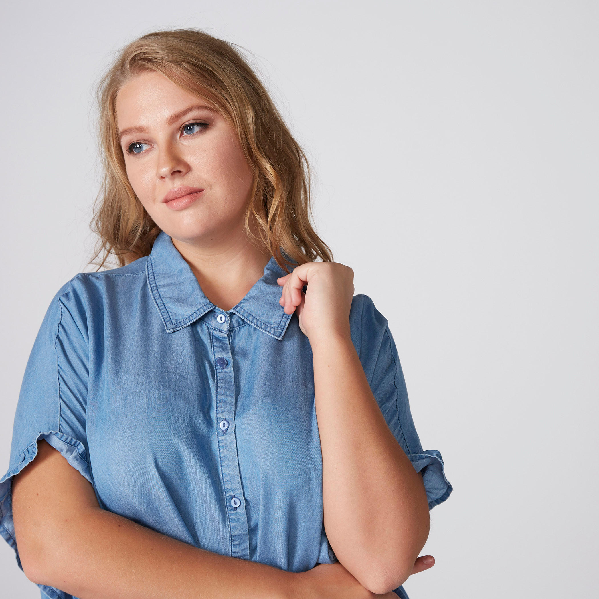 قميص دينم بتفاصيل كشكش-women-clothing-shirtsandblouses-blouses-image-5