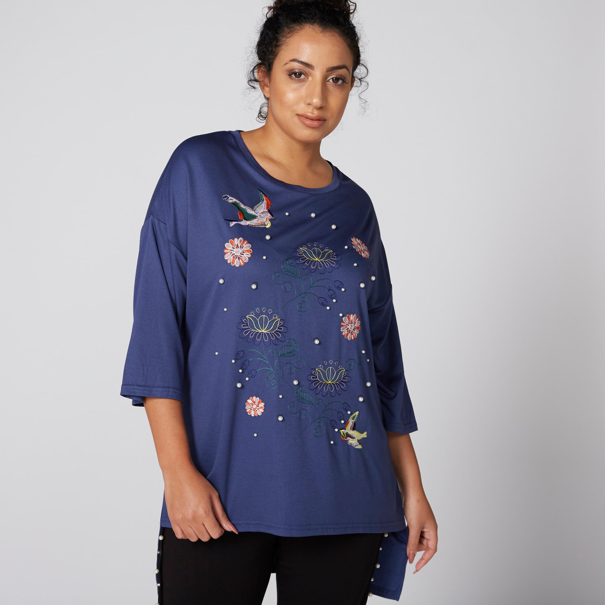 بلوزة مطرزة بأكمام 3/4 وتفاصيل لؤلؤ-women-clothing-shirtsandblouses-blouses-image-1