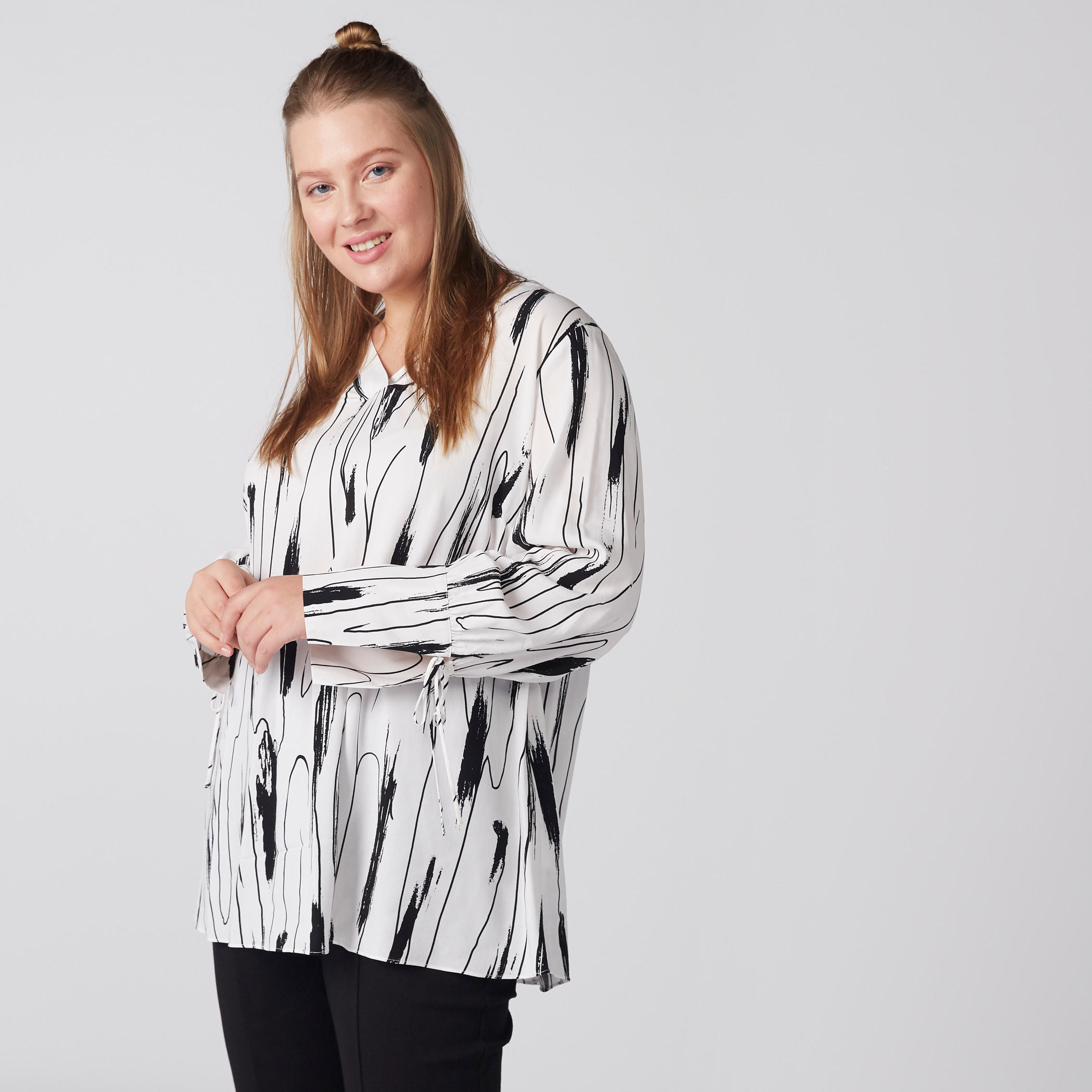 بلوزة بياقة V وطبعات وأكمام طويلة ورباط-women-clothing-shirtsandblouses-blouses-image-2