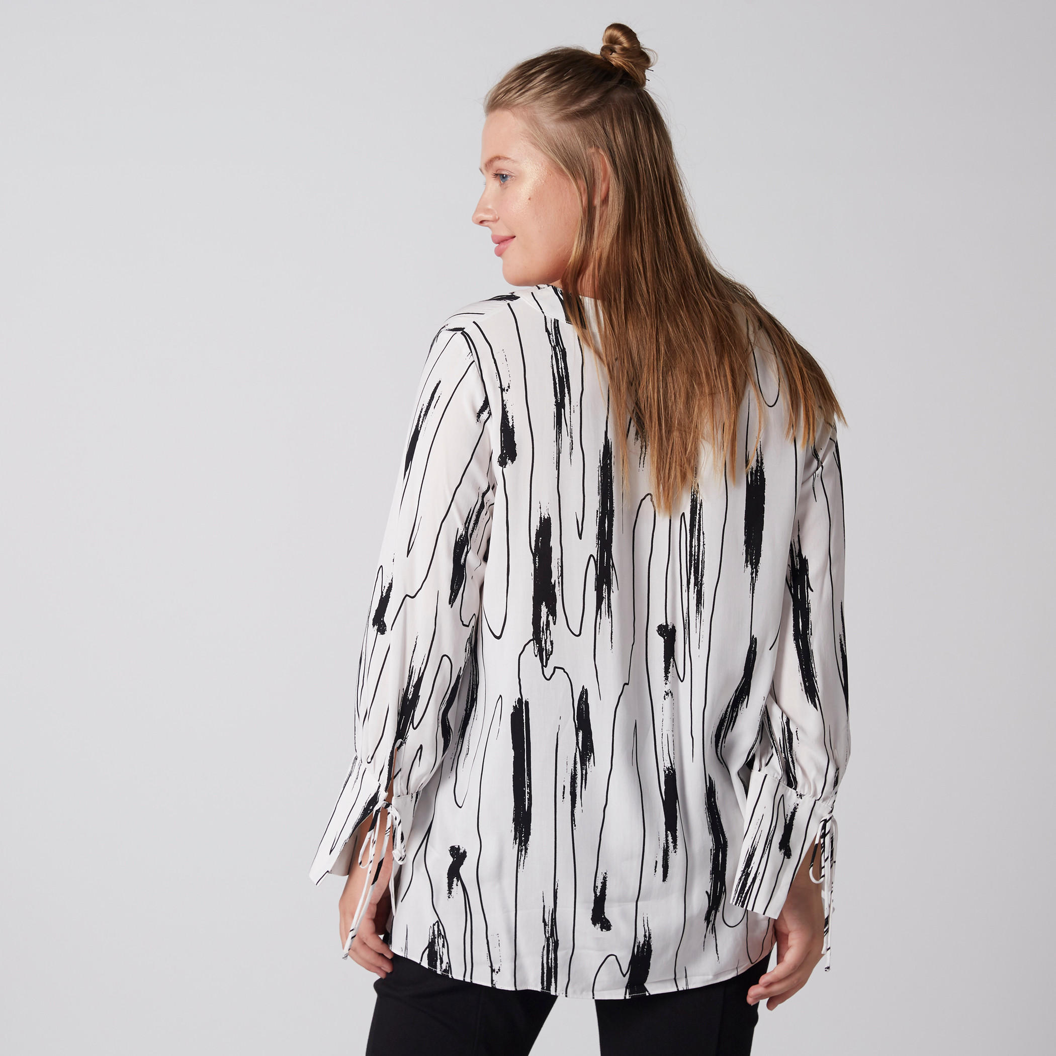 بلوزة بياقة V وطبعات وأكمام طويلة ورباط-women-clothing-shirtsandblouses-blouses-image-3