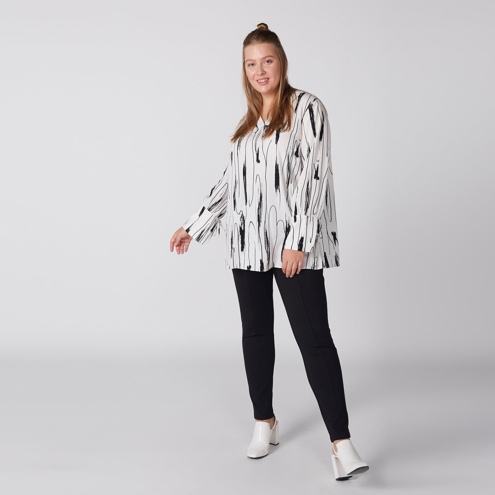 بلوزة بياقة V وطبعات وأكمام طويلة ورباط-women-clothing-shirtsandblouses-blouses-image-4