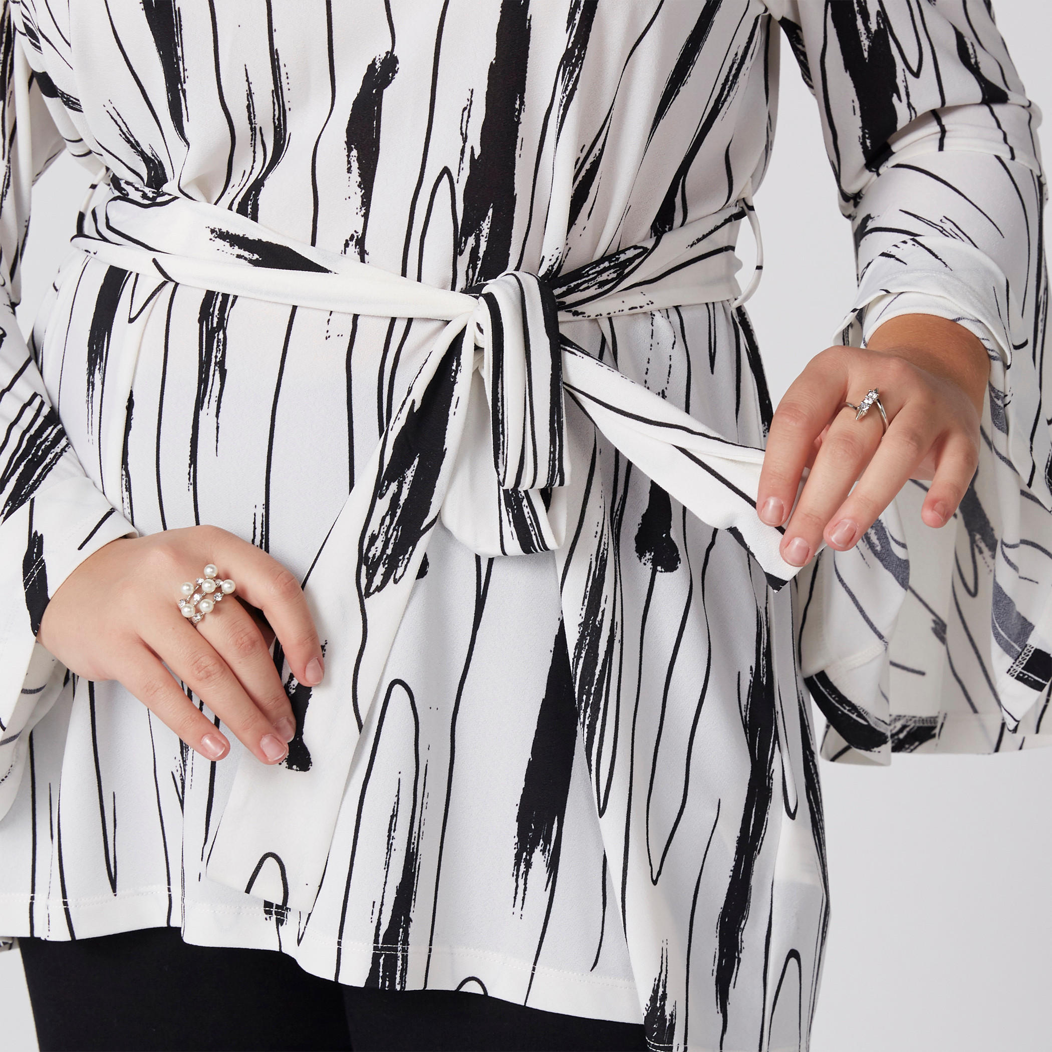 بلوزة ملفوفة بطبعات وياقة V وأكمام طويلة منتفخة-women-clothing-shirtsandblouses-blouses-image-1