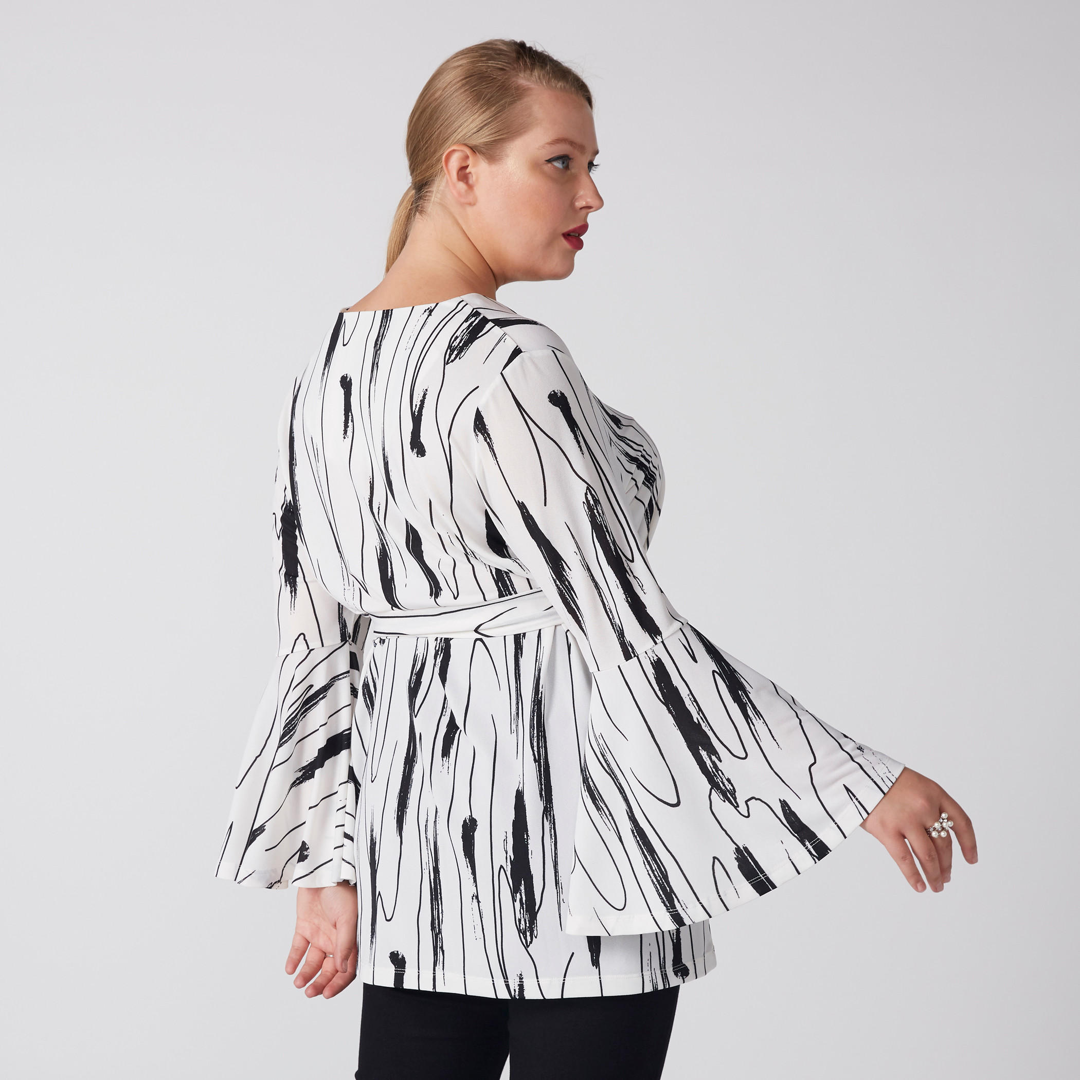 بلوزة ملفوفة بطبعات وياقة V وأكمام طويلة منتفخة-women-clothing-shirtsandblouses-blouses-image-4
