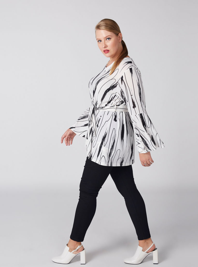 بلوزة ملفوفة بطبعات وياقة V وأكمام طويلة منتفخة-women-clothing-shirtsandblouses-blouses-image-5