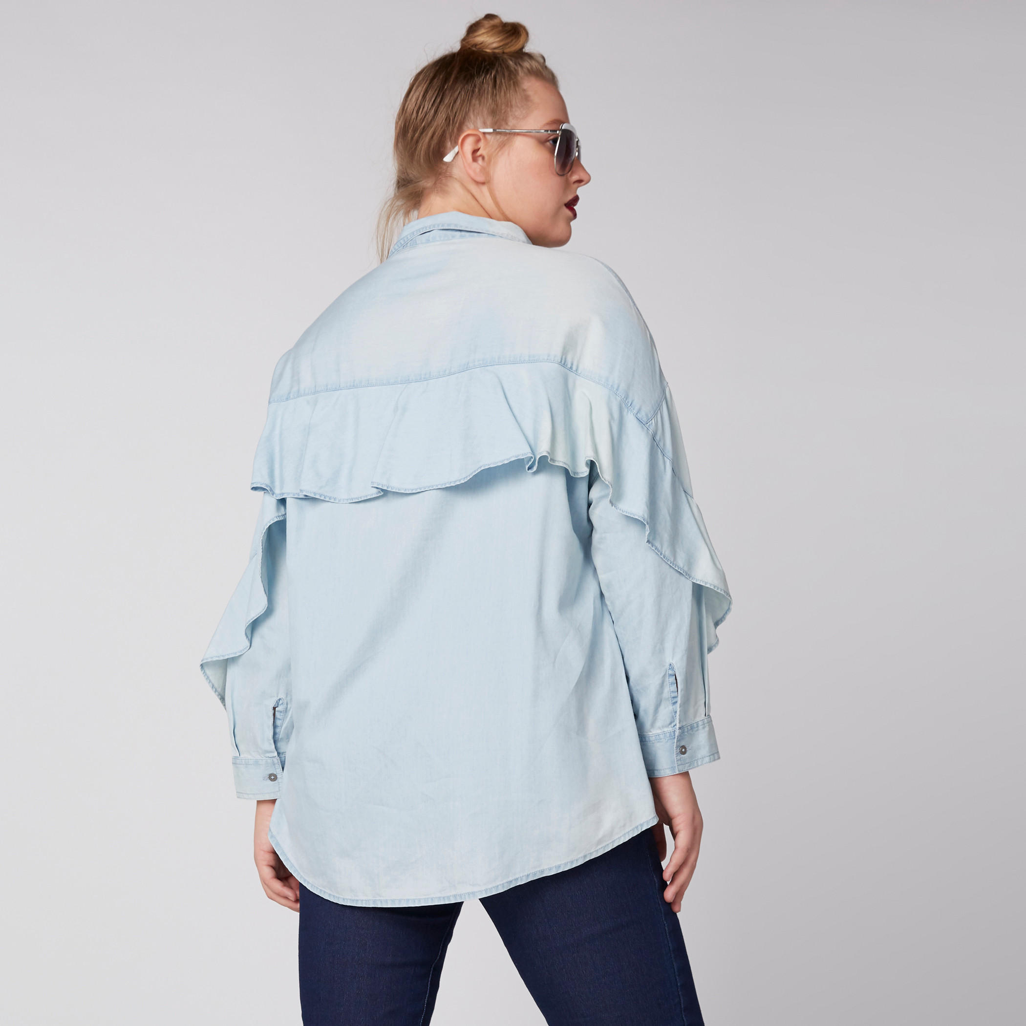 قميص بأكمام طويلة وتفاصيل كشكش ووصلة أزرار كاملة-women-clothing-shirtsandblouses-blouses-image-4