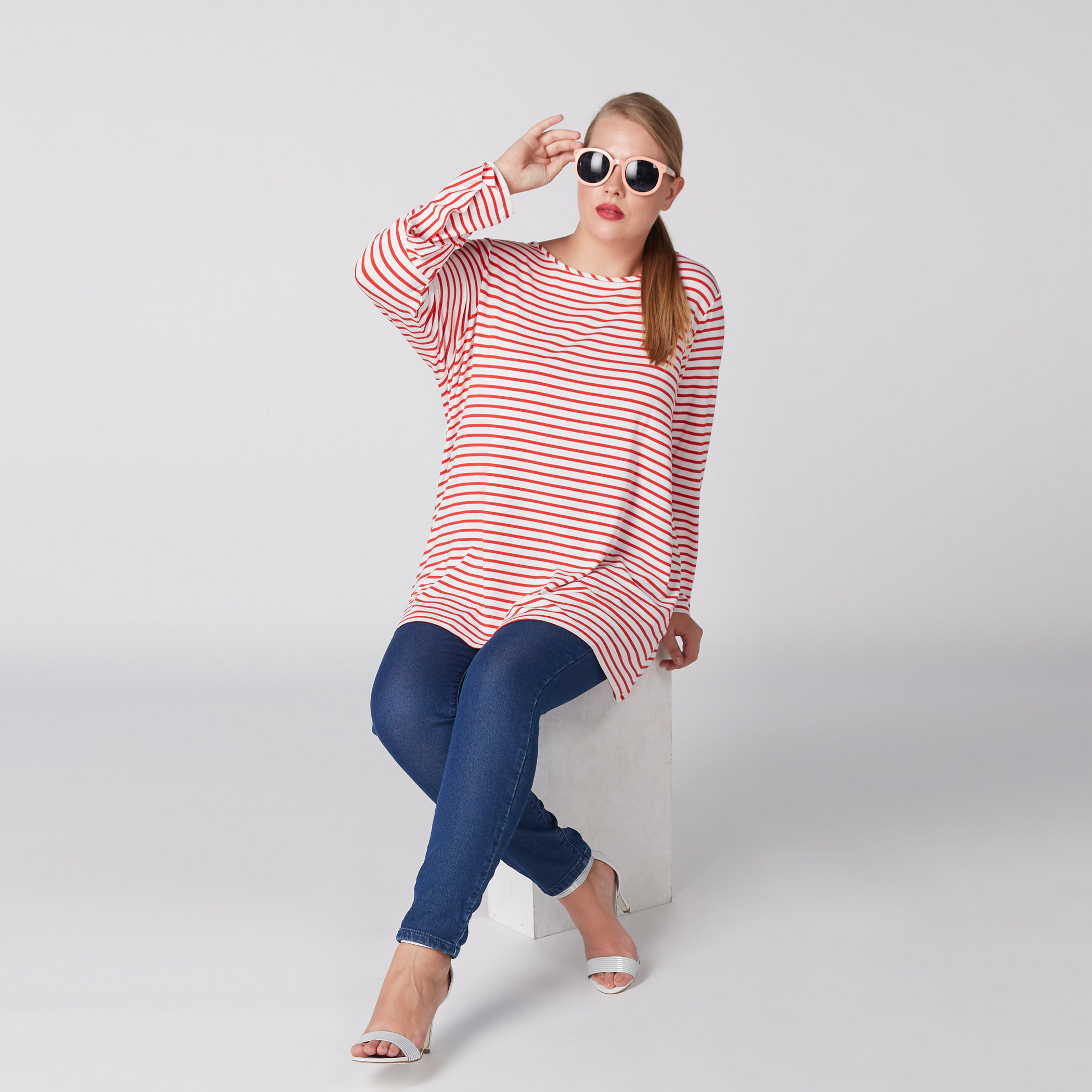 بلوزة مقلمة بياقة قارب وأكمام طويلة-women-clothing-tshirts-image-4