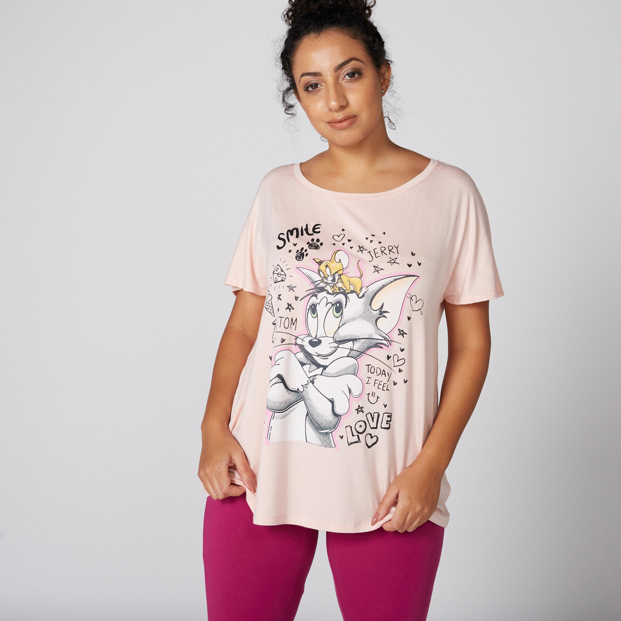 تيشيرت بياقة مستديرة وأكمام متصلة وطبعة توم أند جيري-women-clothing-tshirts-image-1