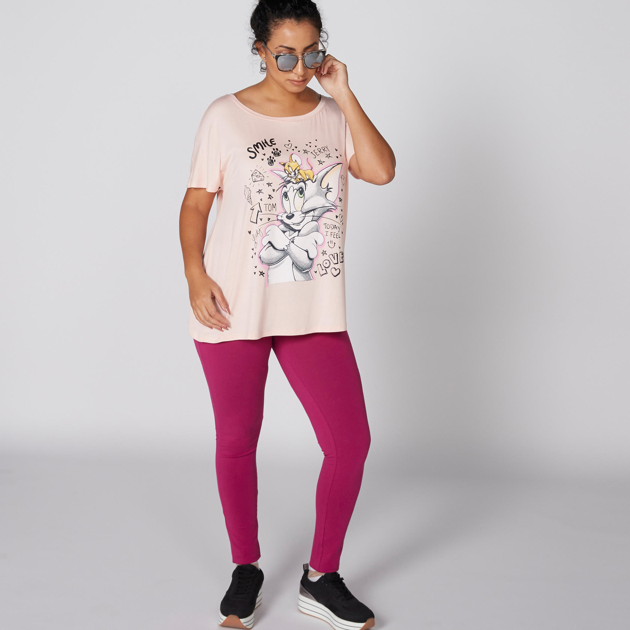 تيشيرت بياقة مستديرة وأكمام متصلة وطبعة توم أند جيري-women-clothing-tshirts-image-3