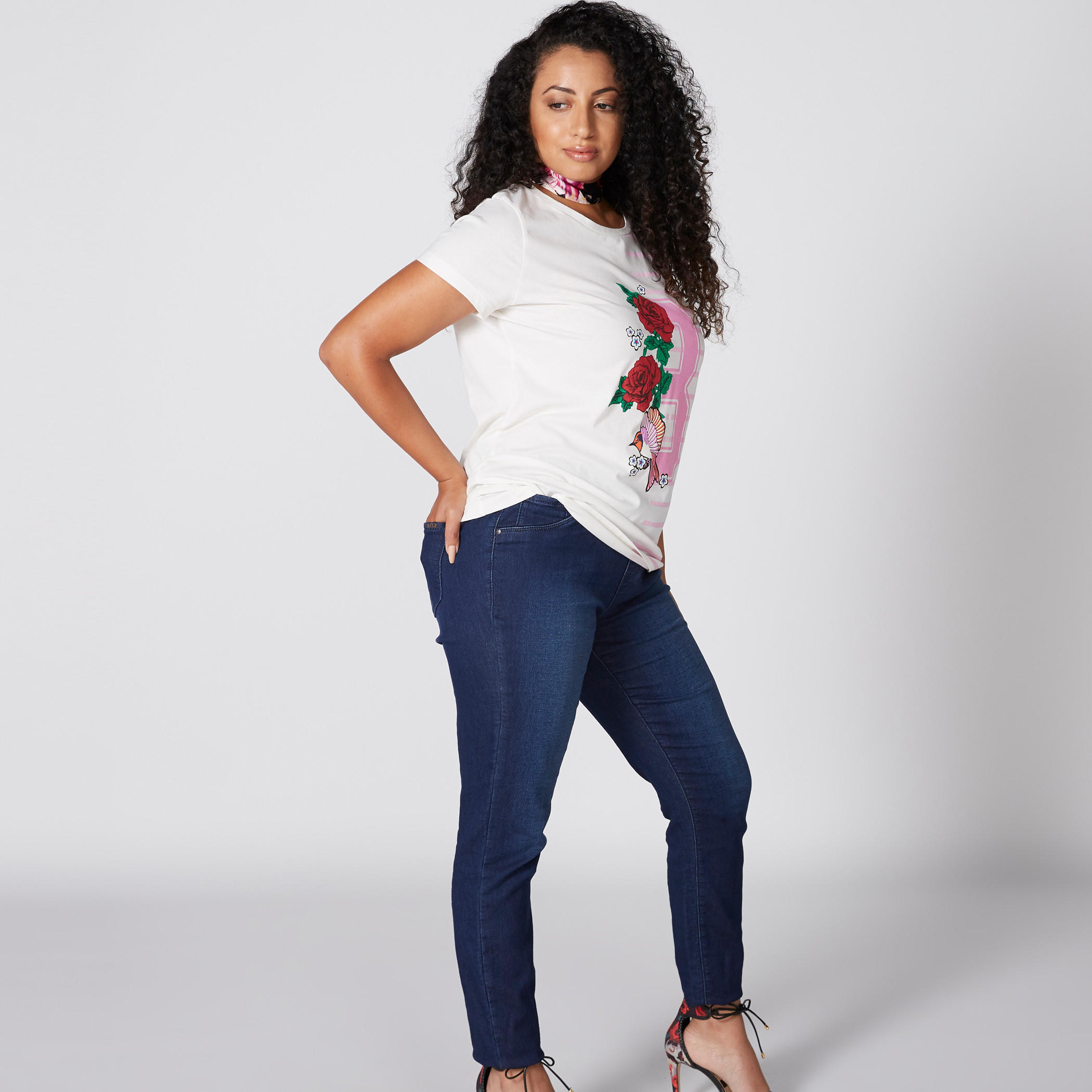 تيشيرت بياقة مستديرة وأكمام قصيرة وطبعات-women-clothing-tshirts-image-4