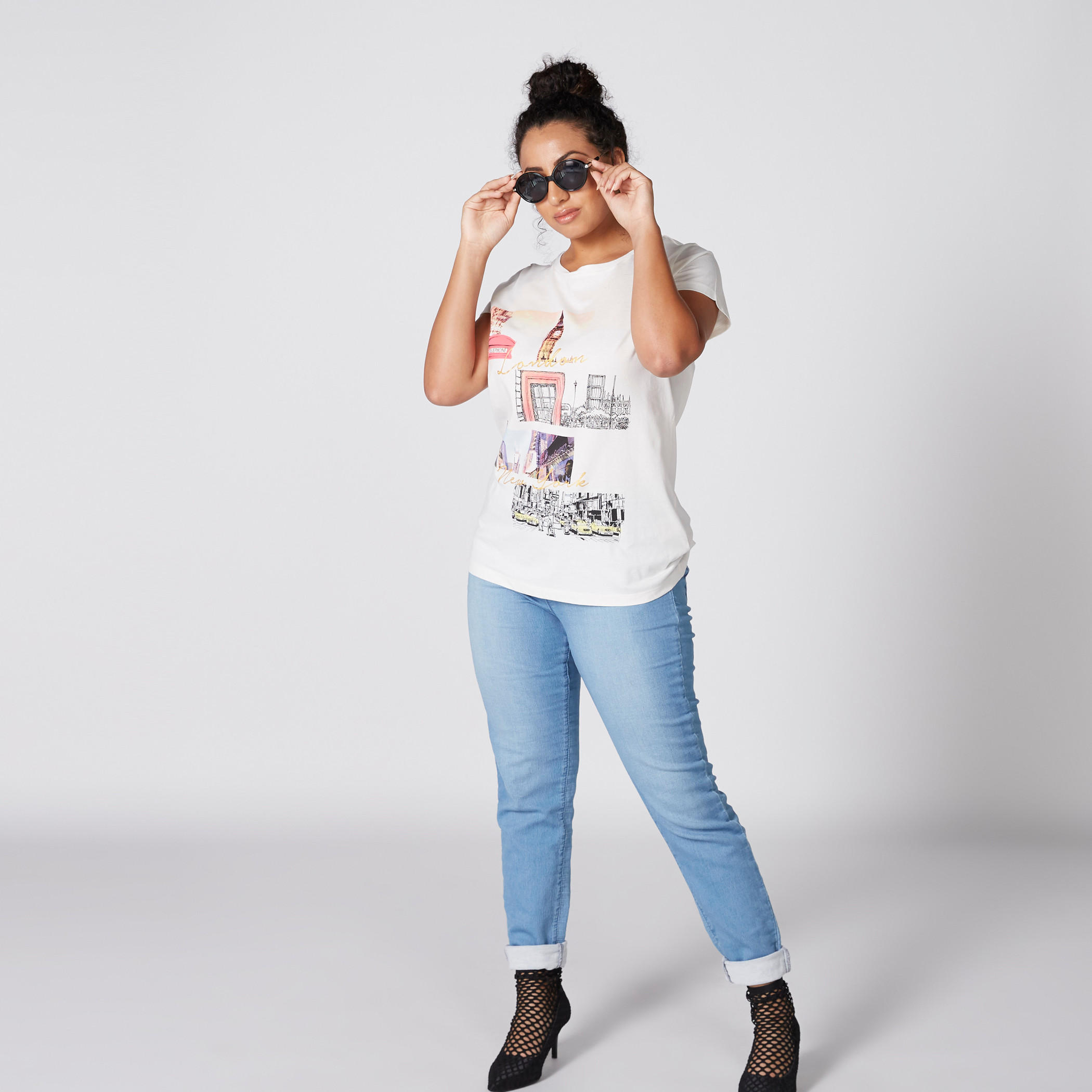 تيشيرت بطبعات وياقة مستديرة وأكمام قصيرة-women-clothing-tshirts-image-1