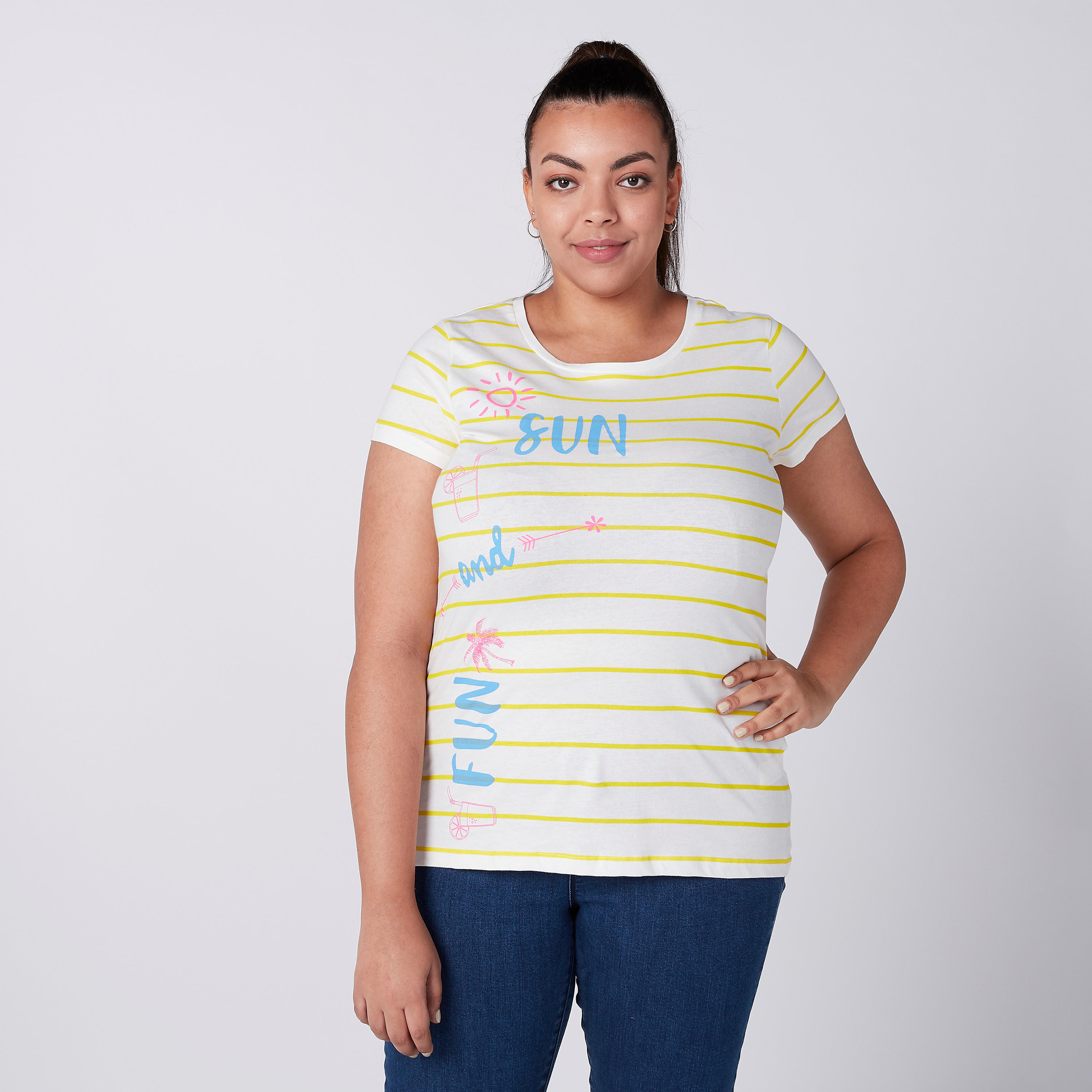 تيشيرت بياقة دائرية وأكمام قصيرة بتصميم مقلّم-women-clothing-tshirts-image-3