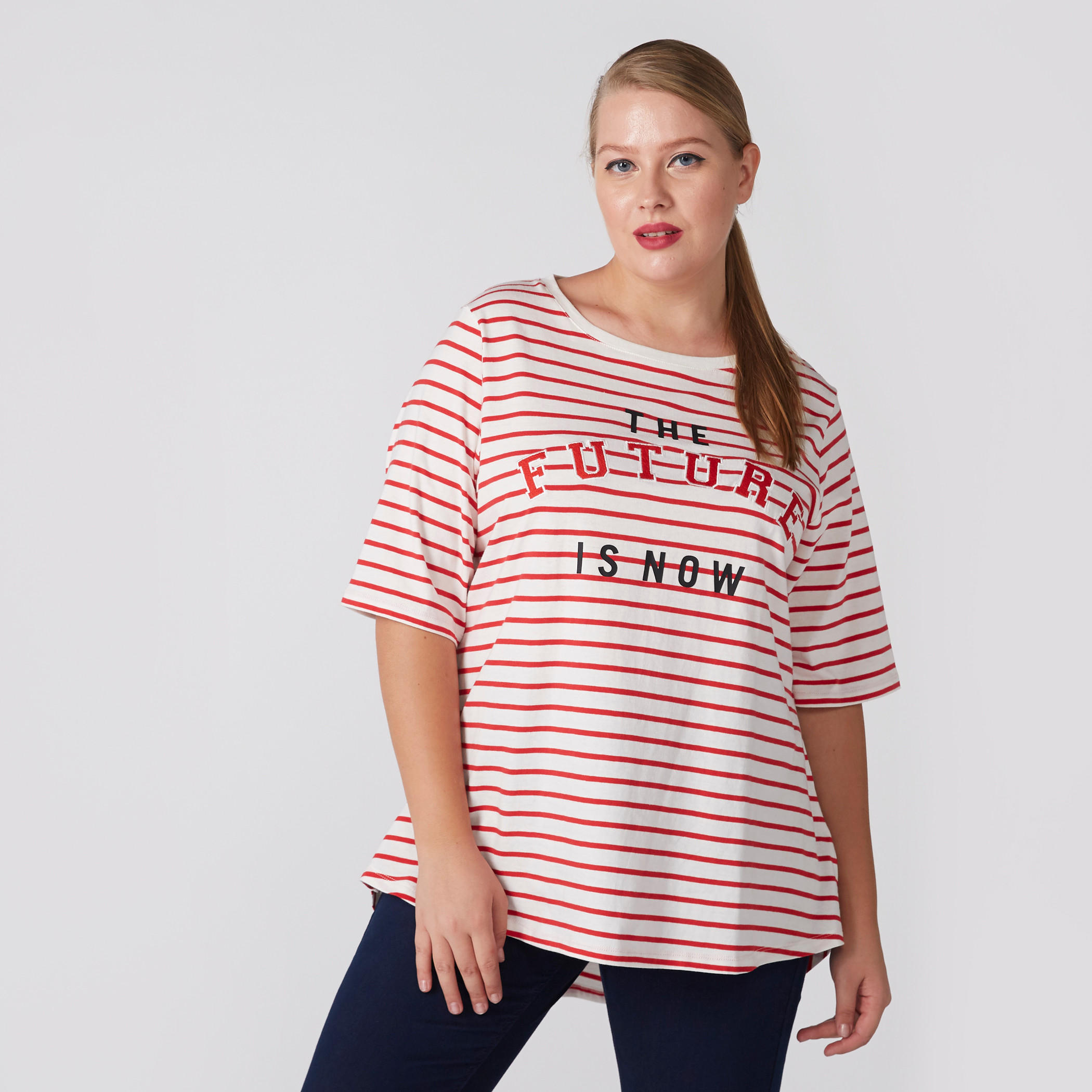 تيشيرت بياقة دائرية وأكمام قصيرة بتصميم مقلّم-women-clothing-tshirts-image-1