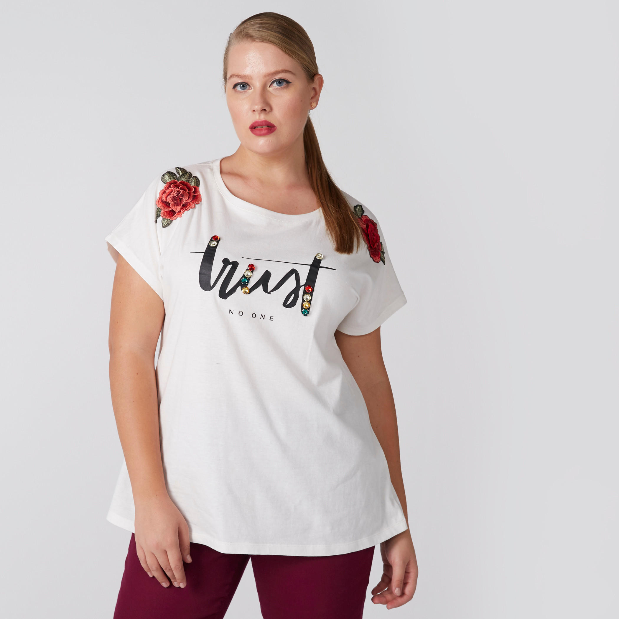 تيشيرت بتزيينات وياقة مستديرة وأكمام متصلة-women-clothing-tshirts-image-1