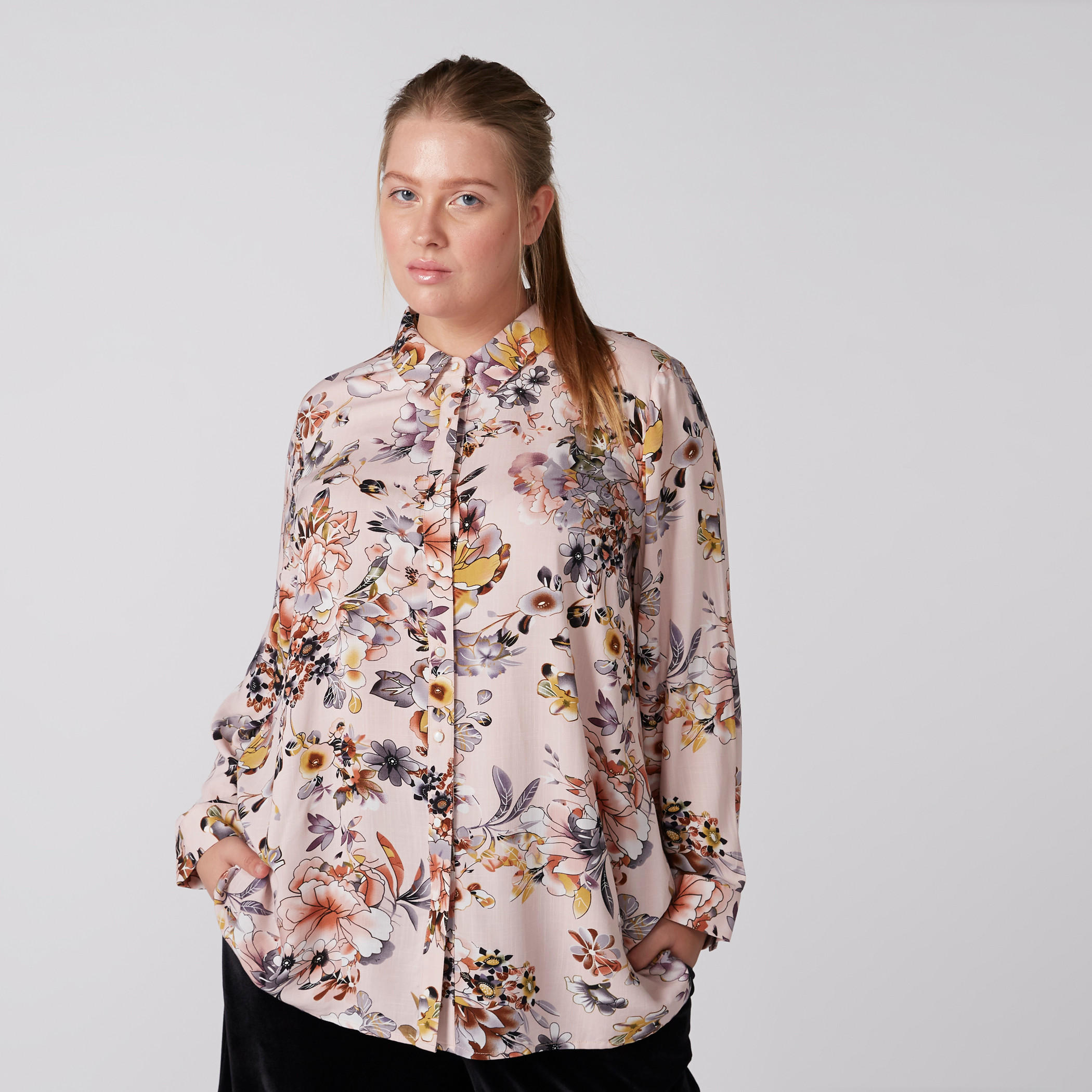 قميص بطبعات زهرية وأكمام طويلة وأزرار-women-clothing-shirtsandblouses-blouses-image-1