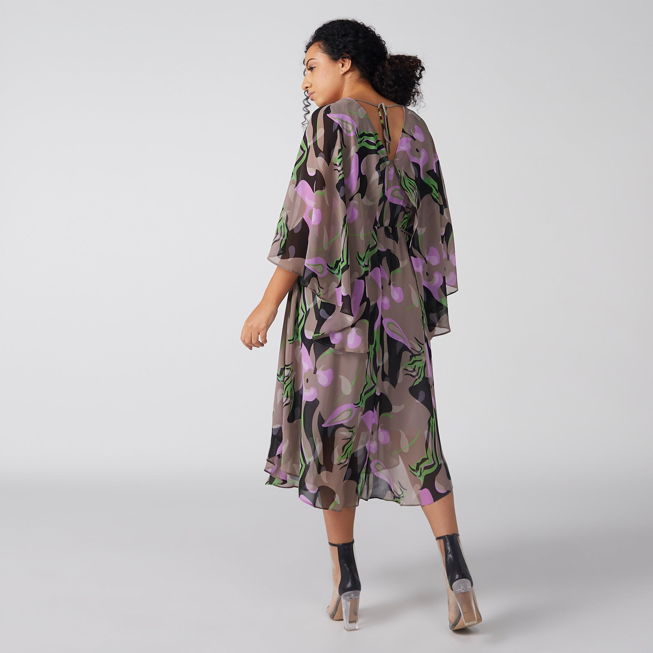 فستان بطبعات زهرية وياقة V وأكمام واسعة-women-clothing-dresses-image-2