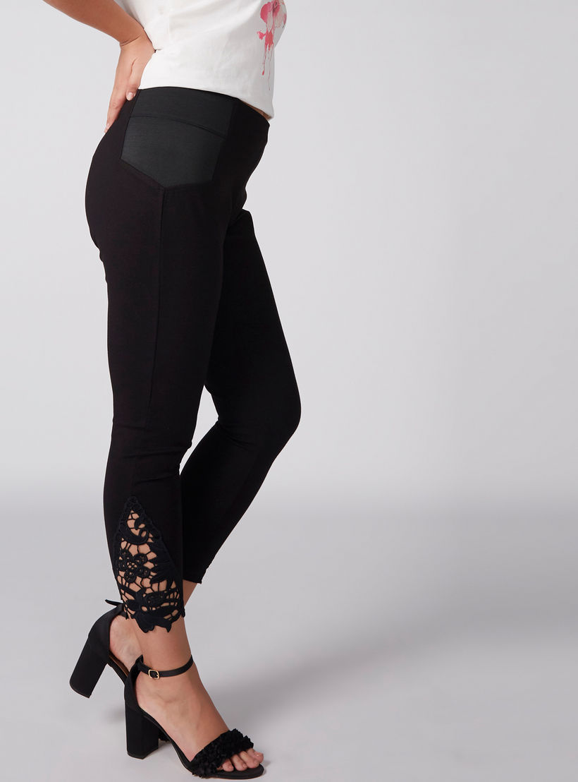 بنطال ليقنز بتفاصيل دانتيل وخصر مطاطي-women-clothing-bottoms-leggings-image-4
