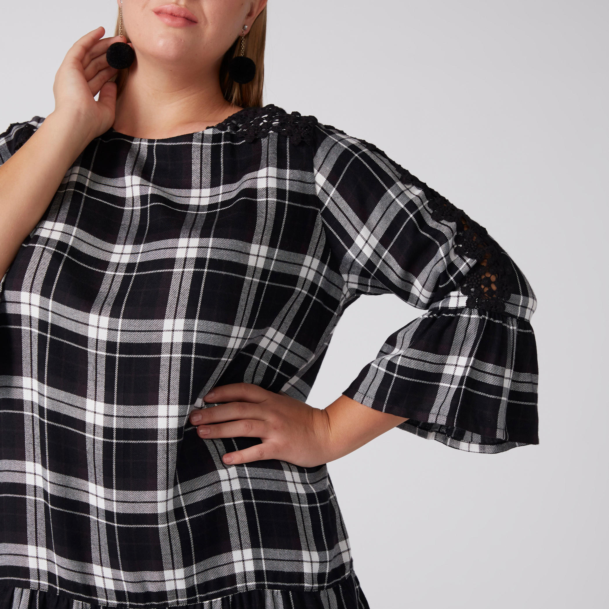 تونيك كاروهات بياقة مستديرة وتفاصيل دانتيل-women-clothing-shirtsandblouses-blouses-image-2