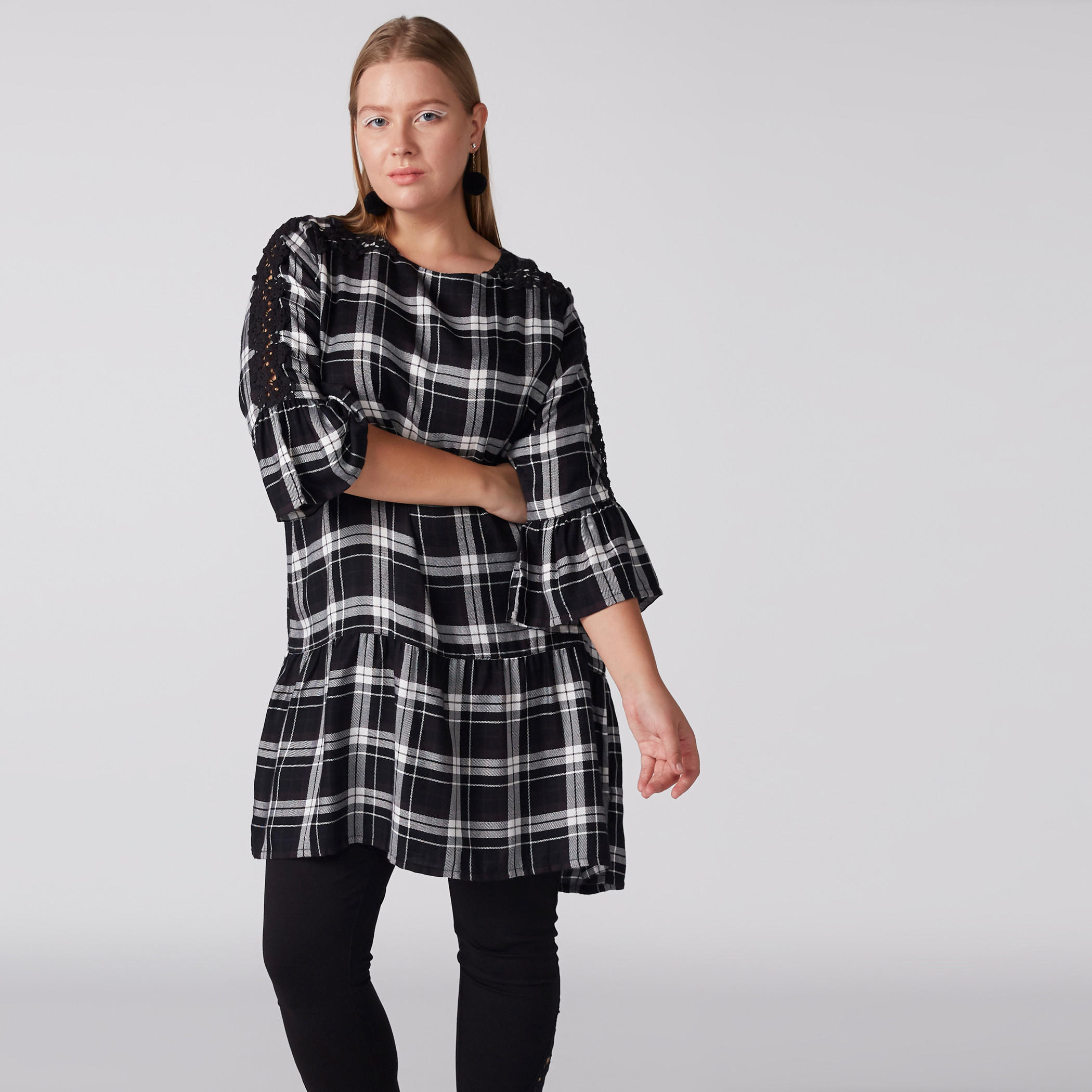 تونيك كاروهات بياقة مستديرة وتفاصيل دانتيل-women-clothing-shirtsandblouses-blouses-image-3