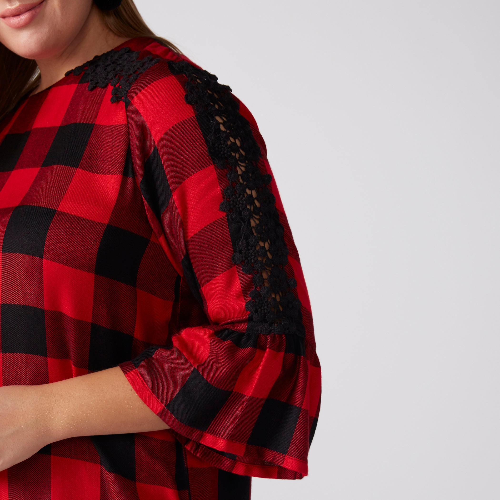 تونيك كاروهات بياقة مستديرة وتفاصيل دانتيل-women-clothing-shirtsandblouses-blouses-image-3