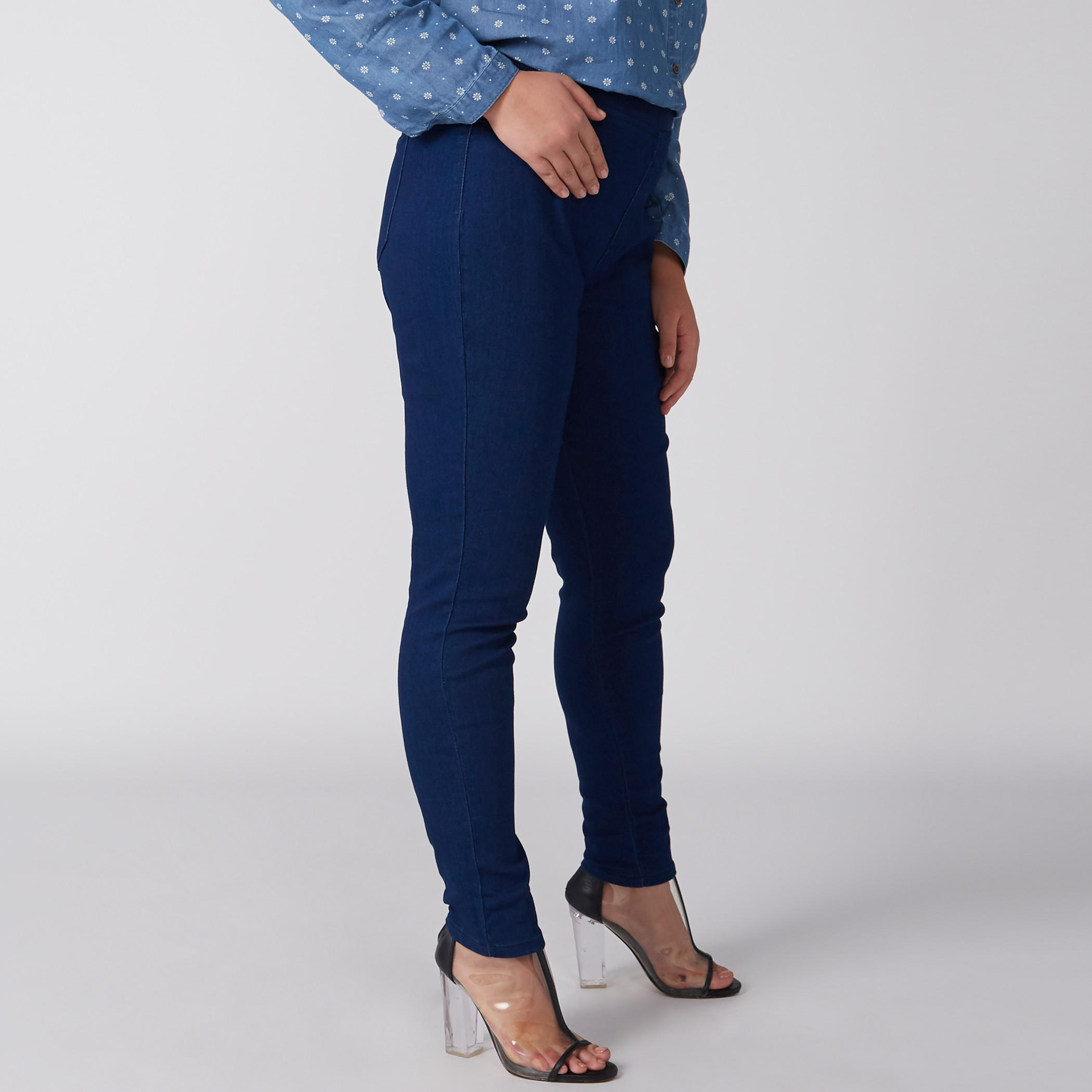 بنطال طويل بقصّة ضيّقة وخصر مطّاطي وجيوب-women-clothing-bottoms-leggings-image-3