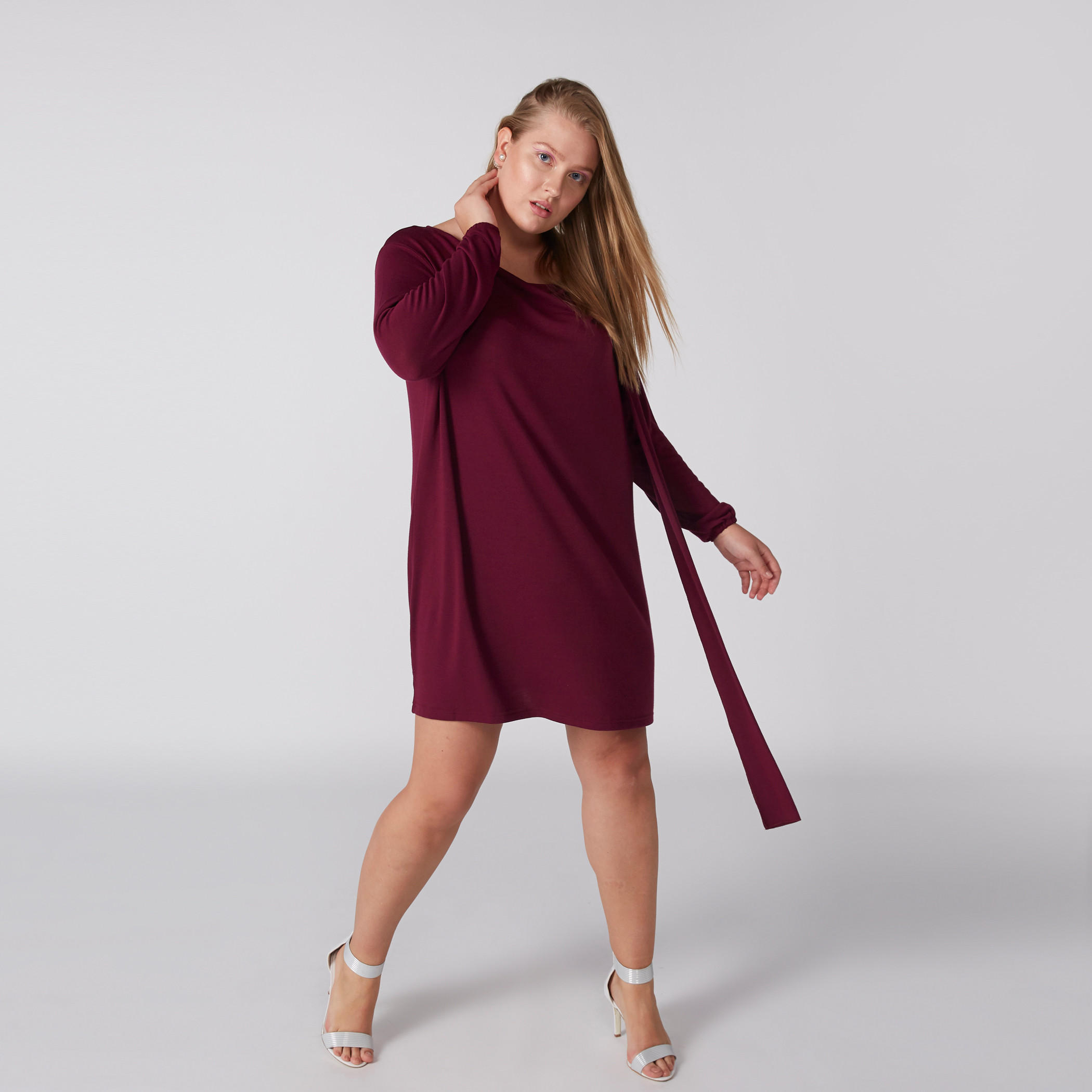 فستان بياقة مستديرة وأكمام طويلة وحزام-women-clothing-dresses-image-1