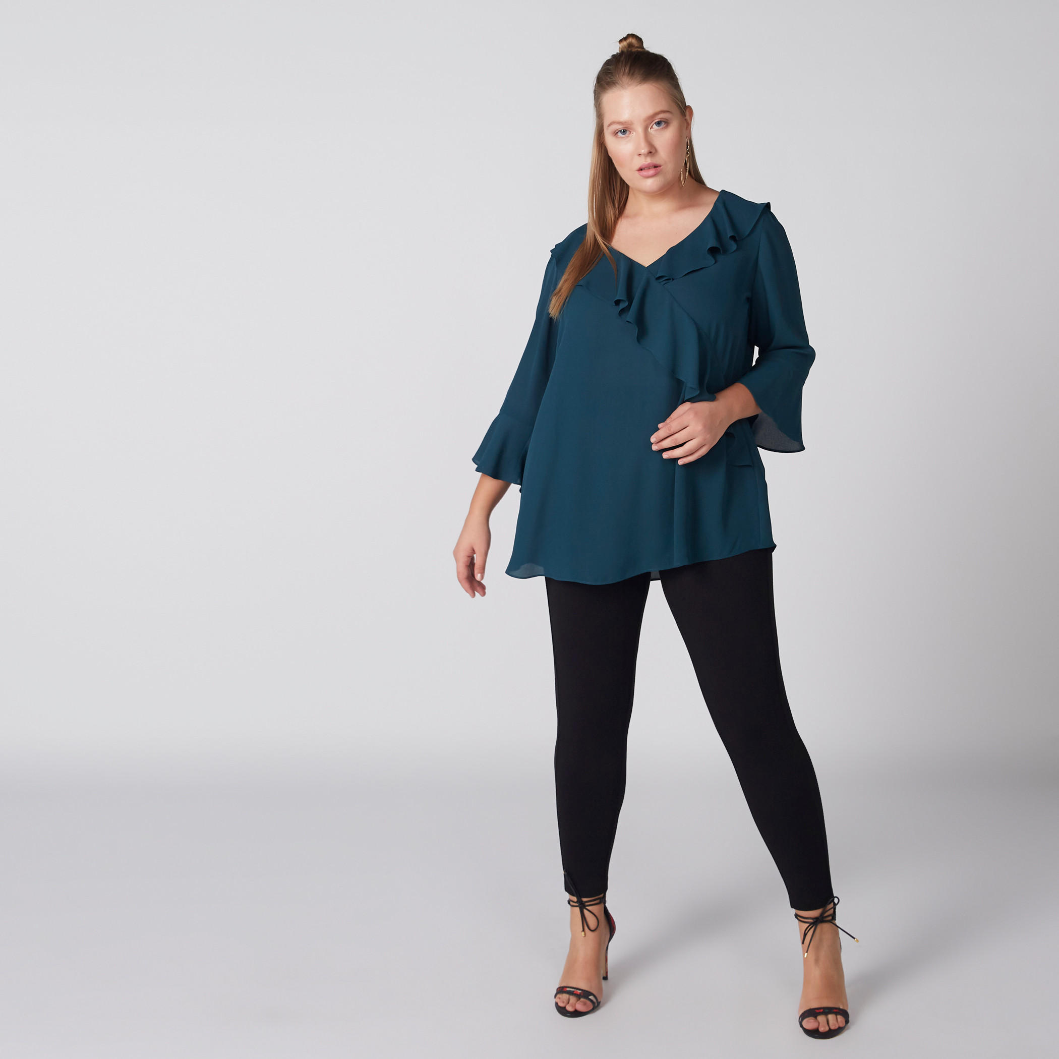 بلوزة بياقة V وتفاصيل كشكش وأكمام 3/4-women-clothing-shirtsandblouses-blouses-image-2